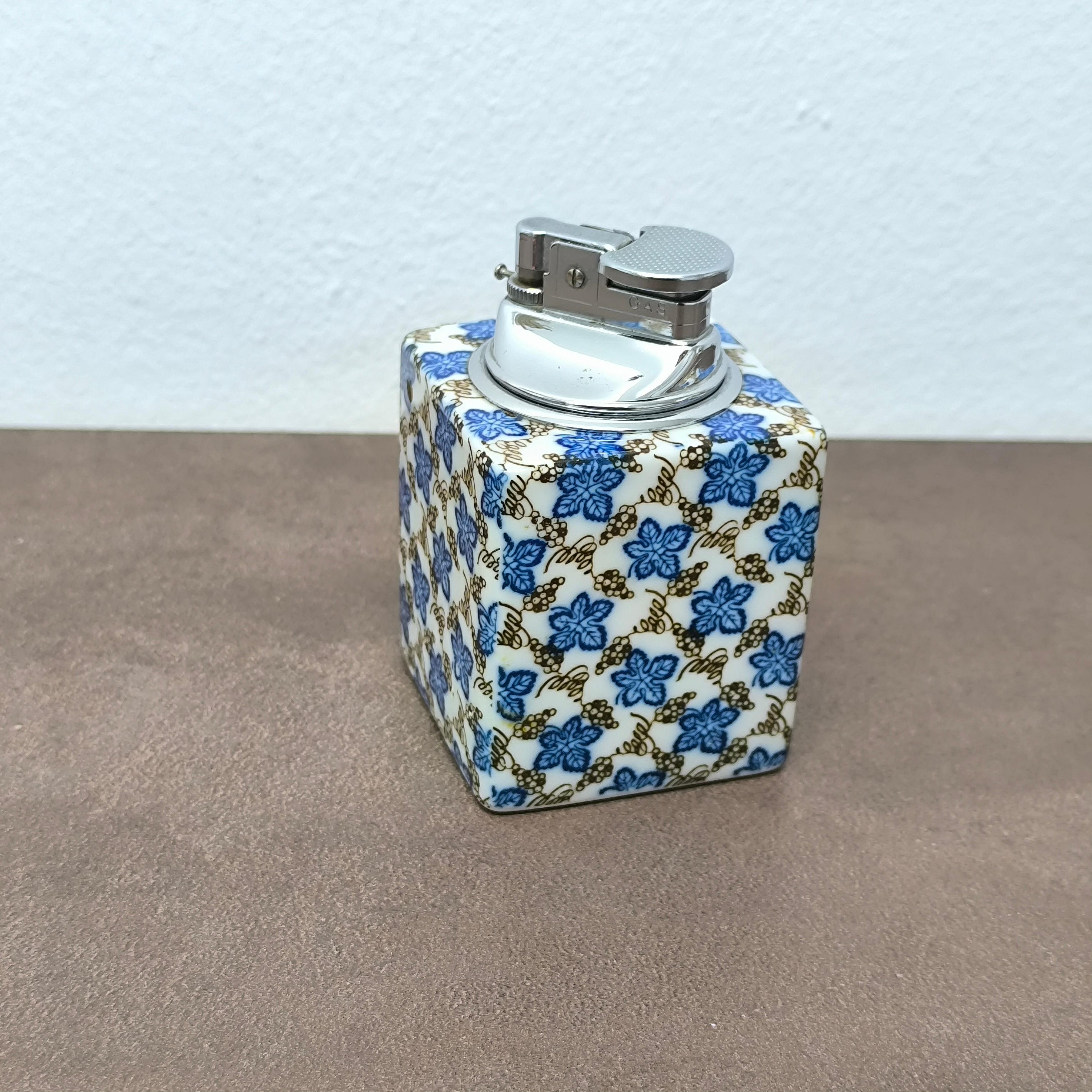 PERFECT GIFT - Mid-Century Ceramic Table Lighter with Grape Motif, Japan, 1950s in vendita 2