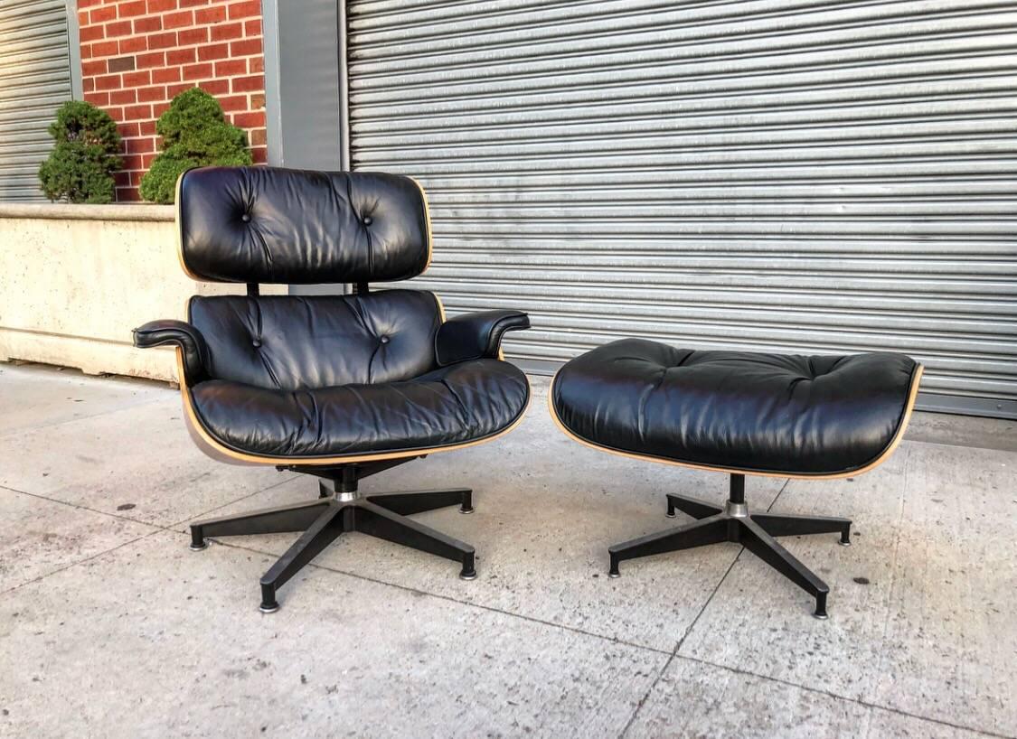 Mid-Century Modern Perfect Herman Miller Eames Lounge Chair and Ottoman