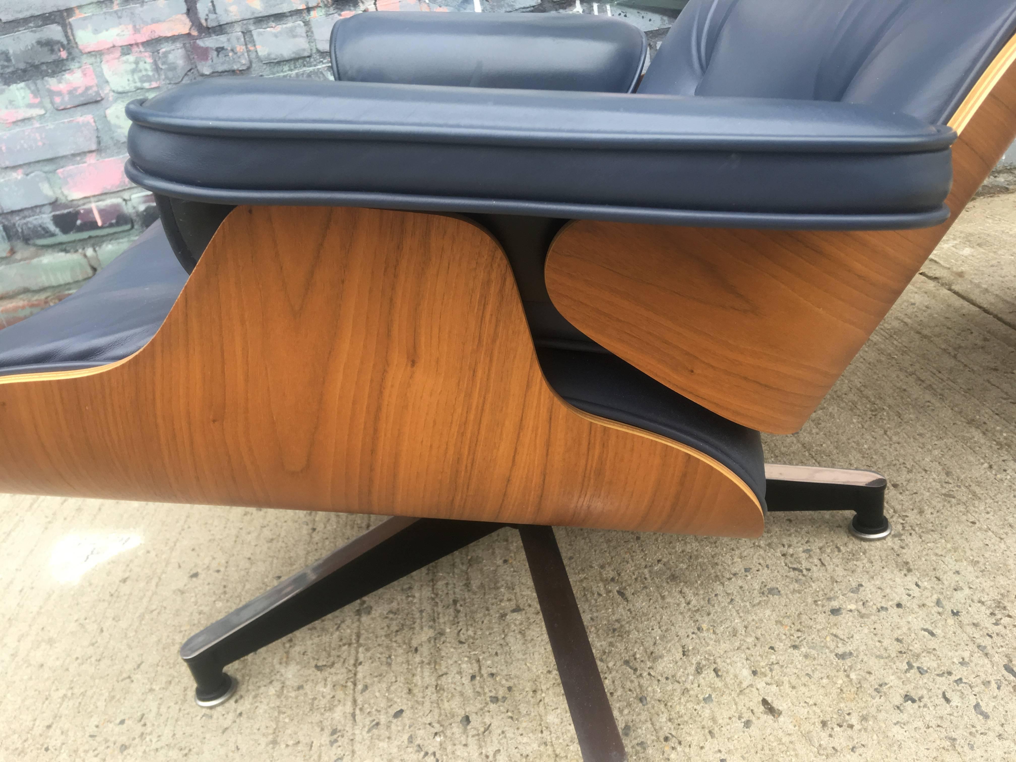 Perfect Herman Miller Eames Lounge Chair and Ottoman in Custom Blue Leather In Excellent Condition In Brooklyn, NY