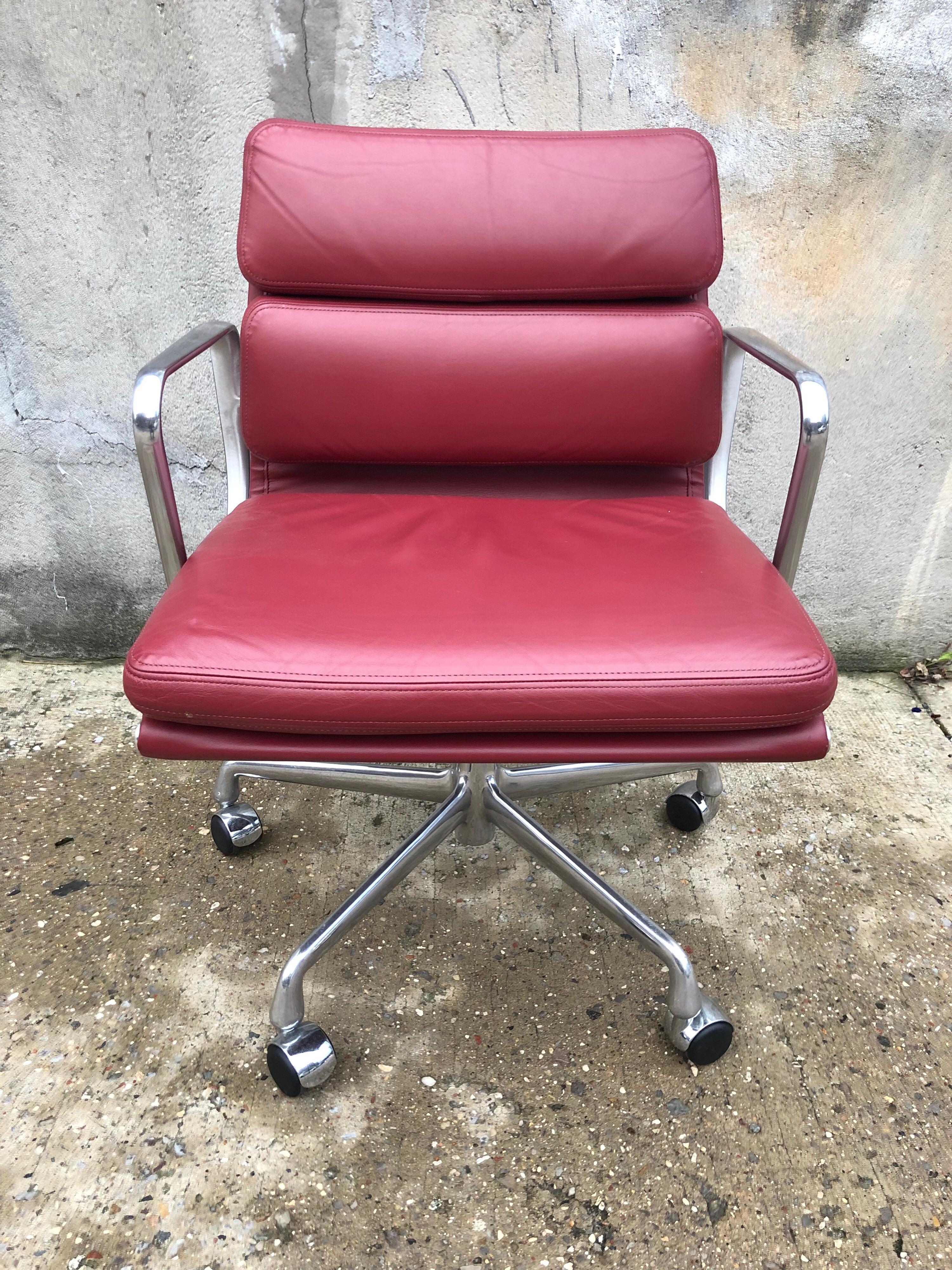 Perfect condition Herman Miller Eames soft pad management chair. Incredible leather color. Works perfectly. Signed with manufacturer’s label and tag.