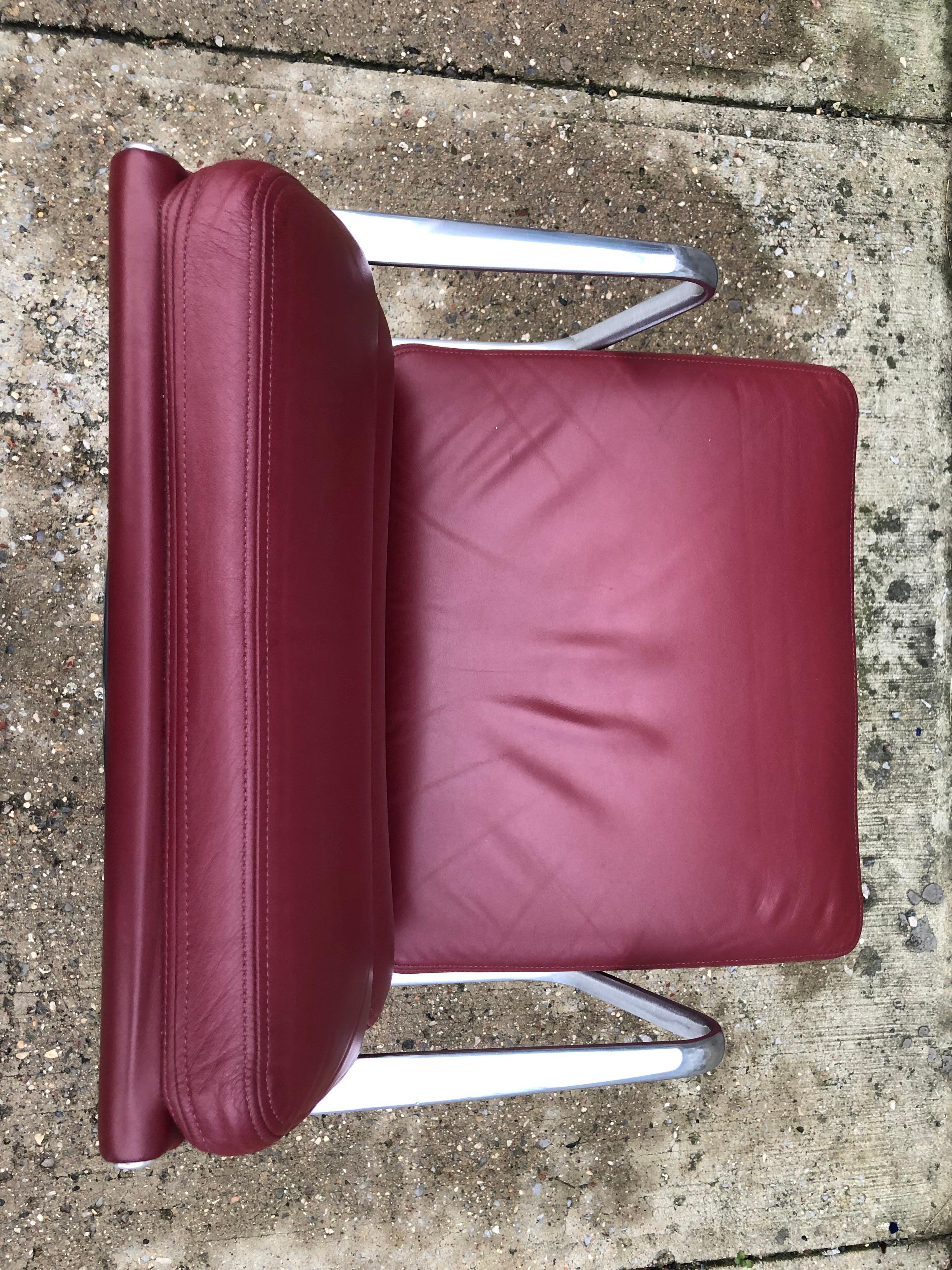Perfect Herman Miller Eames Soft Pad Management Chair In Excellent Condition In Brooklyn, NY
