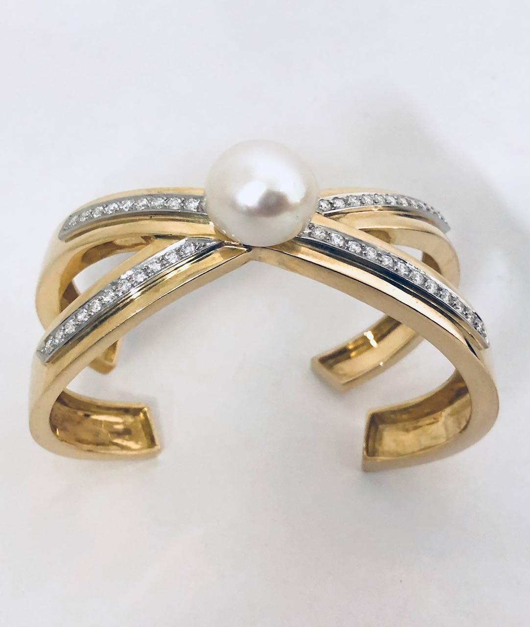 Perfect Paloma Picasso Tiffany & Co. 18 Karat Pearl and Diamond Cuff Bracelet In Excellent Condition For Sale In Palm Beach, FL