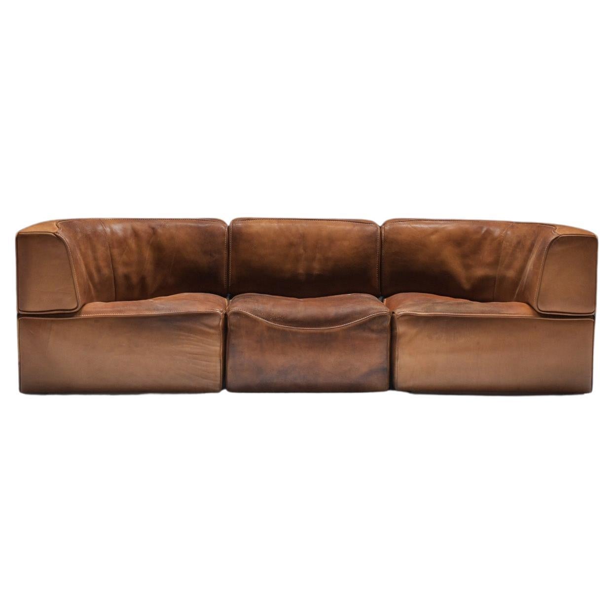 Perfect patinated DS-15 modular sofa by Team De Sede for De Sede Swiss.