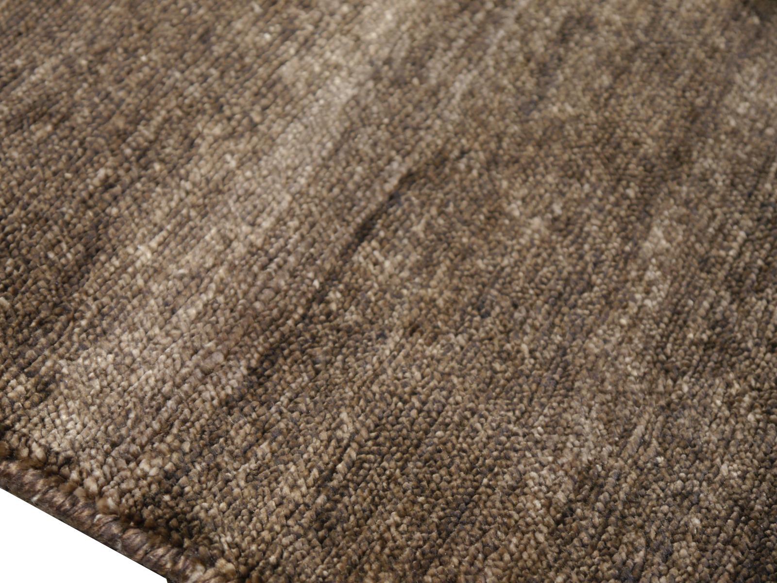 Perfect Plain Rug Collection Couleur Choco en soie de bambou par Djoharian Design en vente 10
