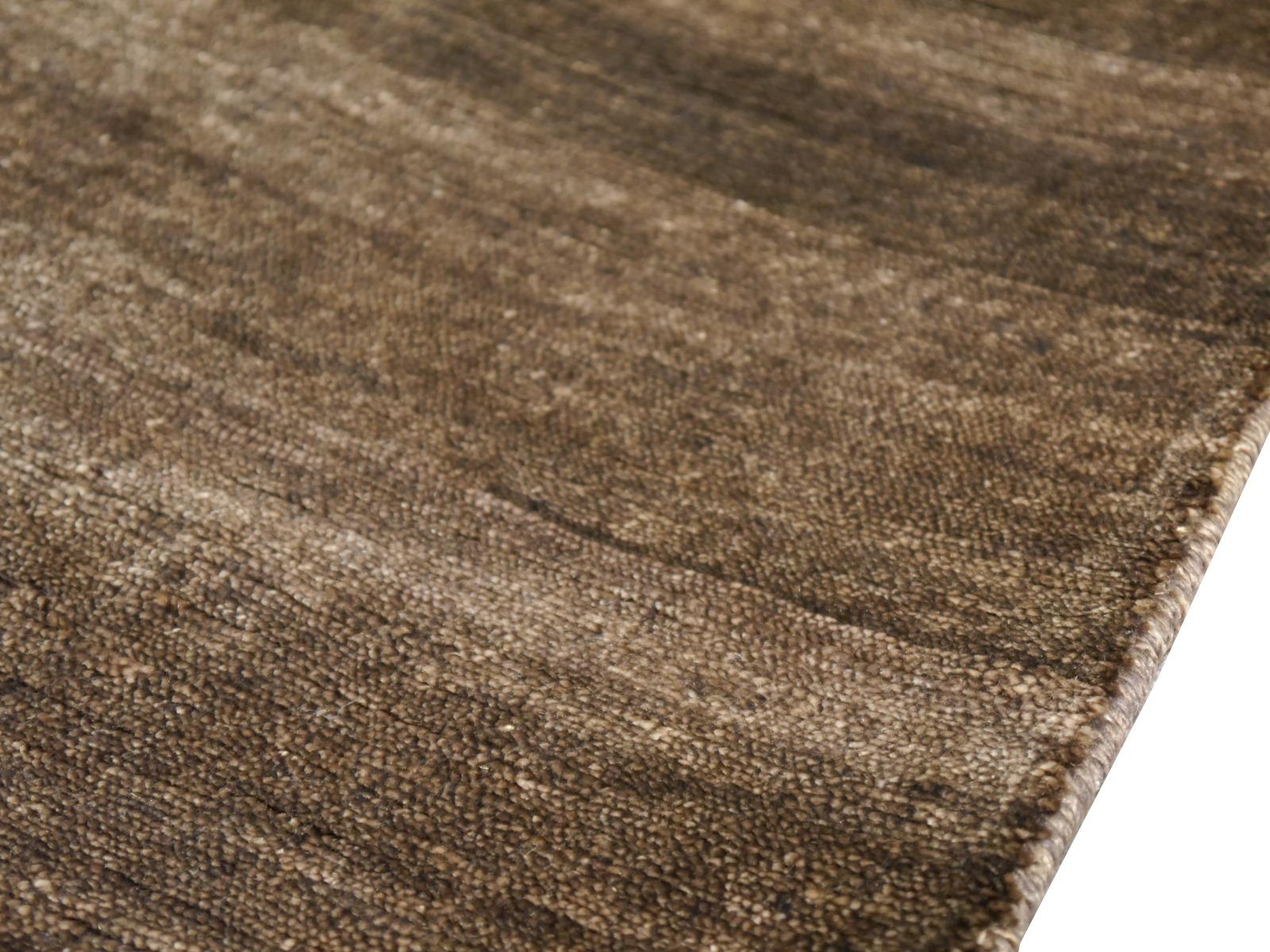 Perfect Plain Rug Collection Couleur Choco en soie de bambou par Djoharian Design en vente 11