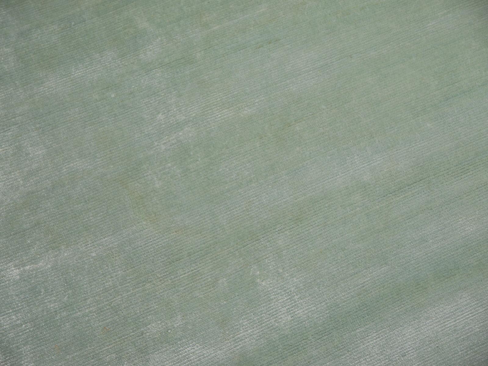 Kollektion Plain Teppich in der Farbe Eis Wasser in Bambusseide von Djoharian Design im Angebot 6