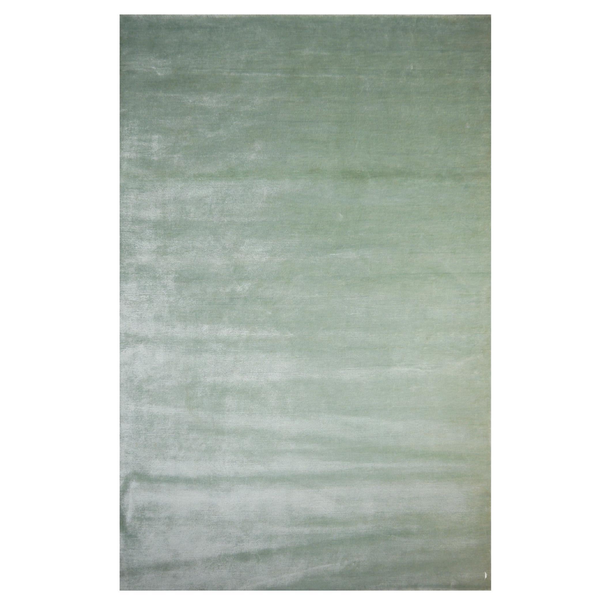 Kollektion Plain Teppich in der Farbe Eis Wasser in Bambusseide von Djoharian Design im Angebot
