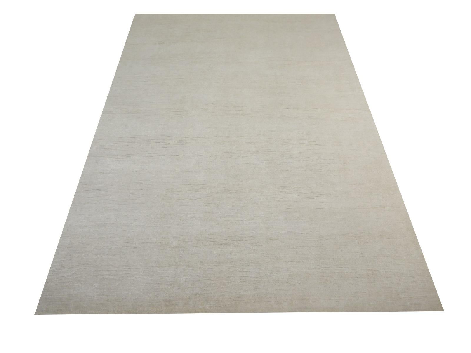Perfect Plain Rug Collection color white ivory in bamboo silk by Djoharian Design

This contemporary plain rug design from the Djoharian Collection is hand knotted in extra fine 100 knot per square inch quality, all made of hand spun bamboo silk.