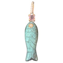 Ciondolo a forma di pesce di labradorite Perfect Poisson con diamanti e spinello rosa