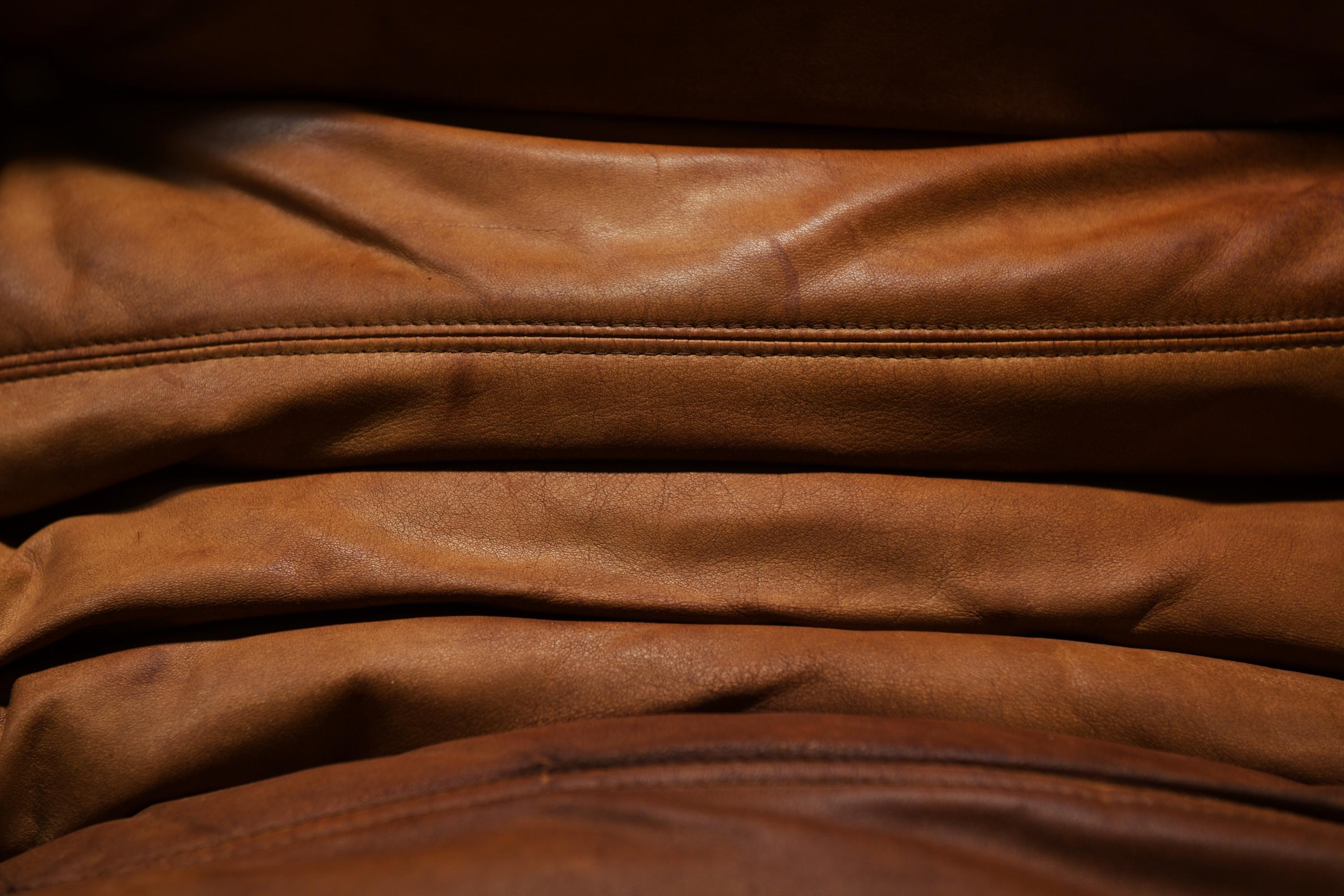Perfect rich patinated Togo in original leather by Michel Ducaroy - Ligne Roset For Sale 3