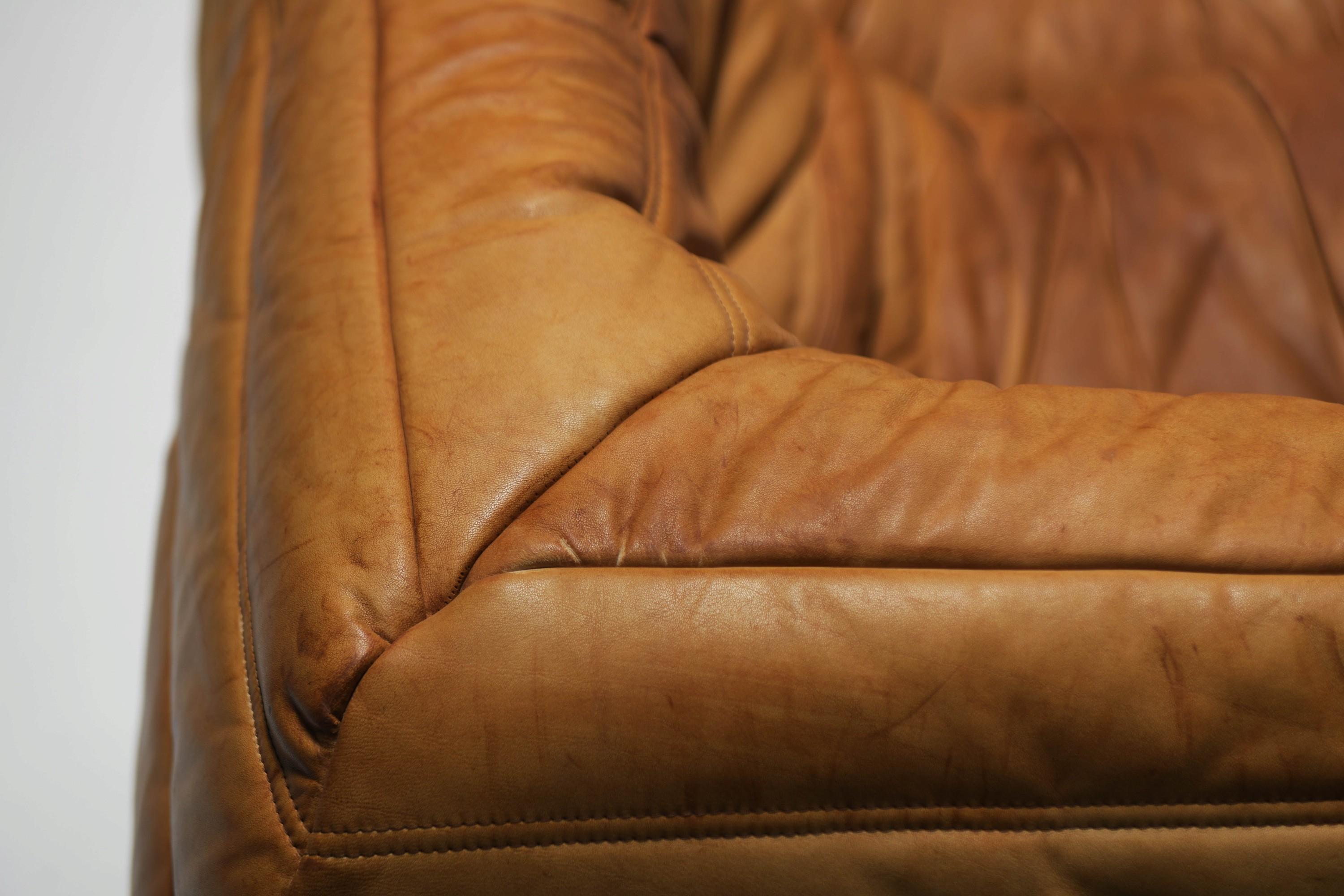 Perfect rich patinated Togo in original leather by Michel Ducaroy - Ligne Roset For Sale 5