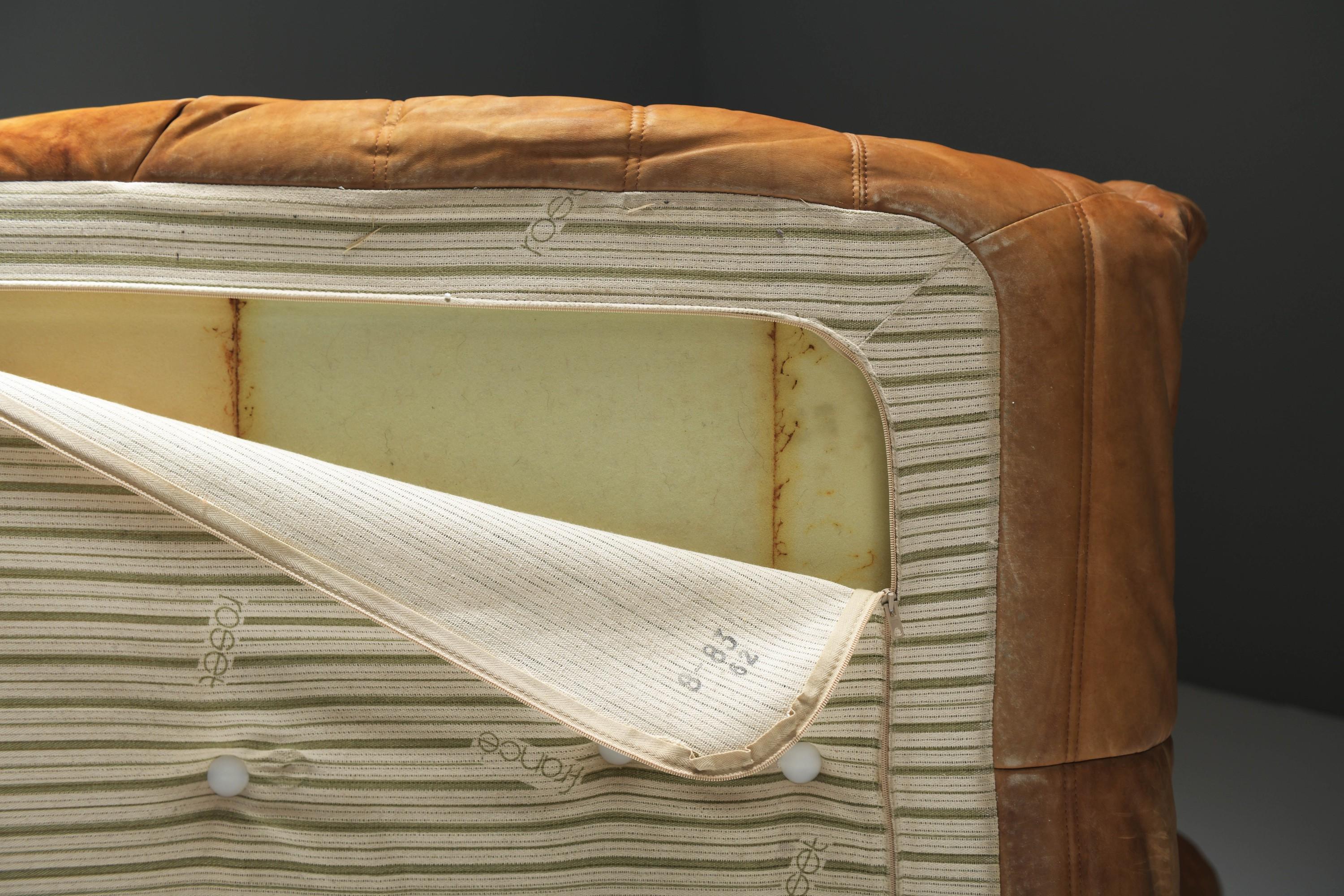 Perfect rich patinated Togo in original leather by Michel Ducaroy - Ligne Roset For Sale 9
