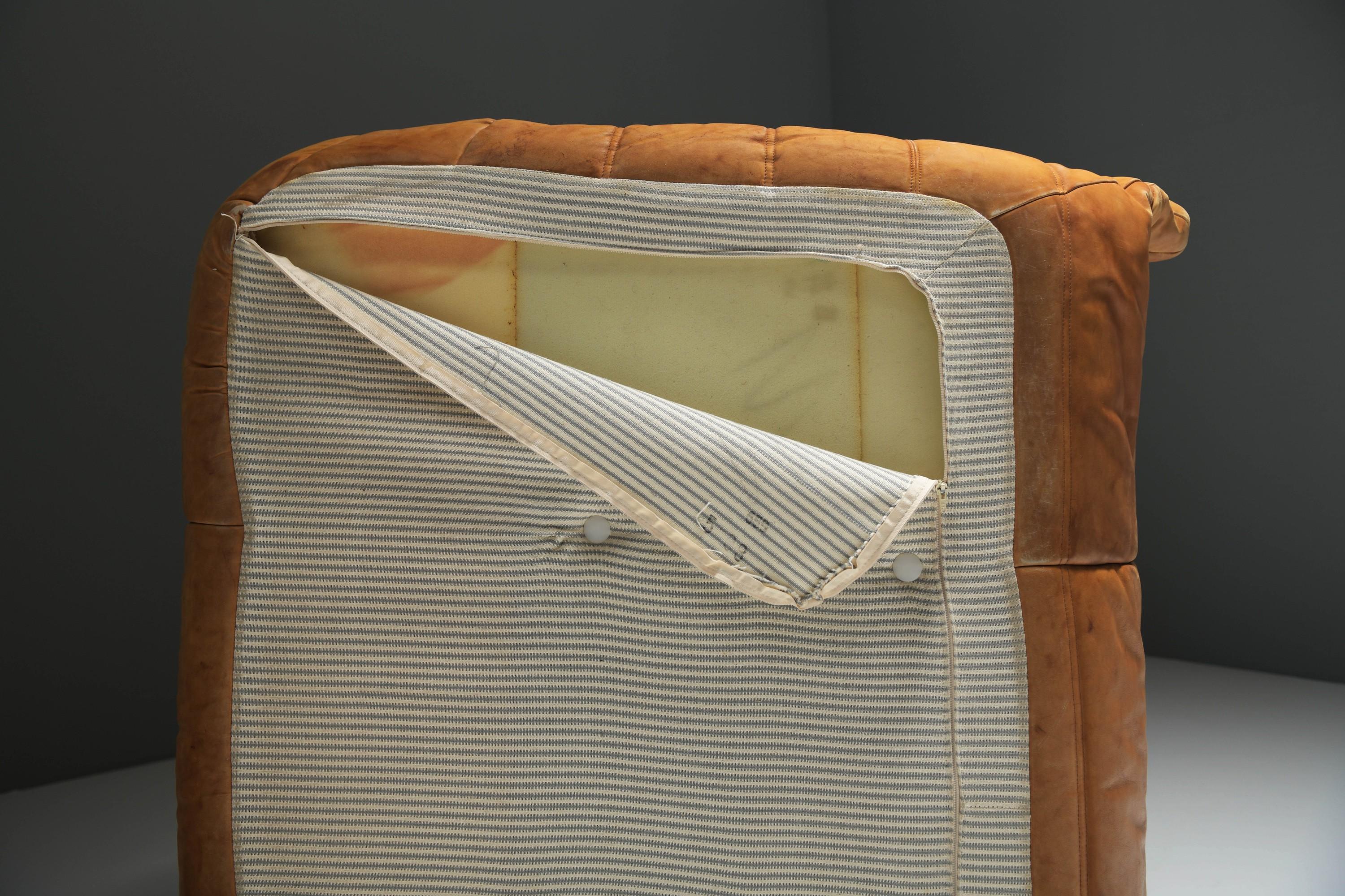 Perfect rich patinated Togo in original leather by Michel Ducaroy - Ligne Roset For Sale 10