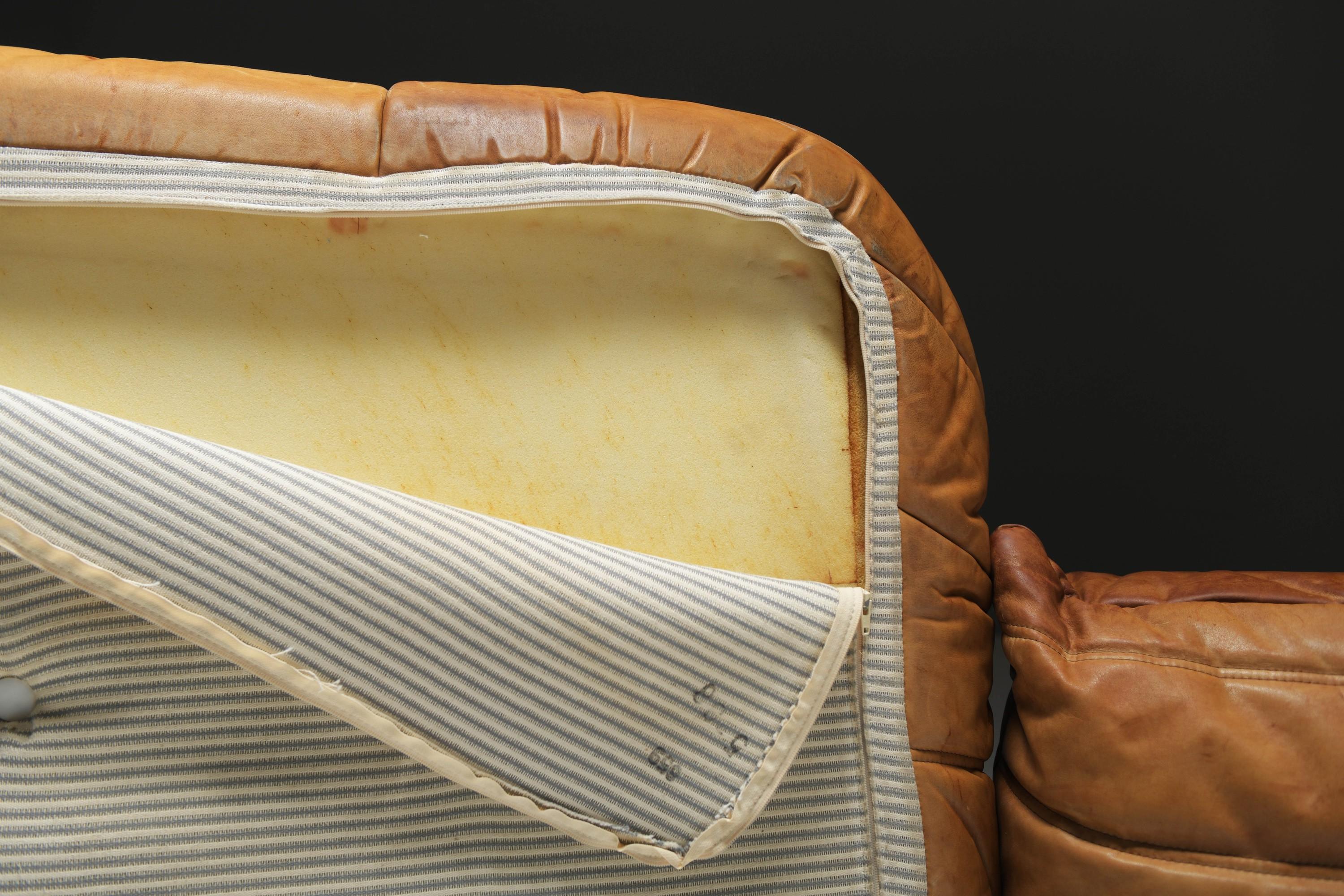 Perfect rich patinated Togo in original leather by Michel Ducaroy - Ligne Roset For Sale 11