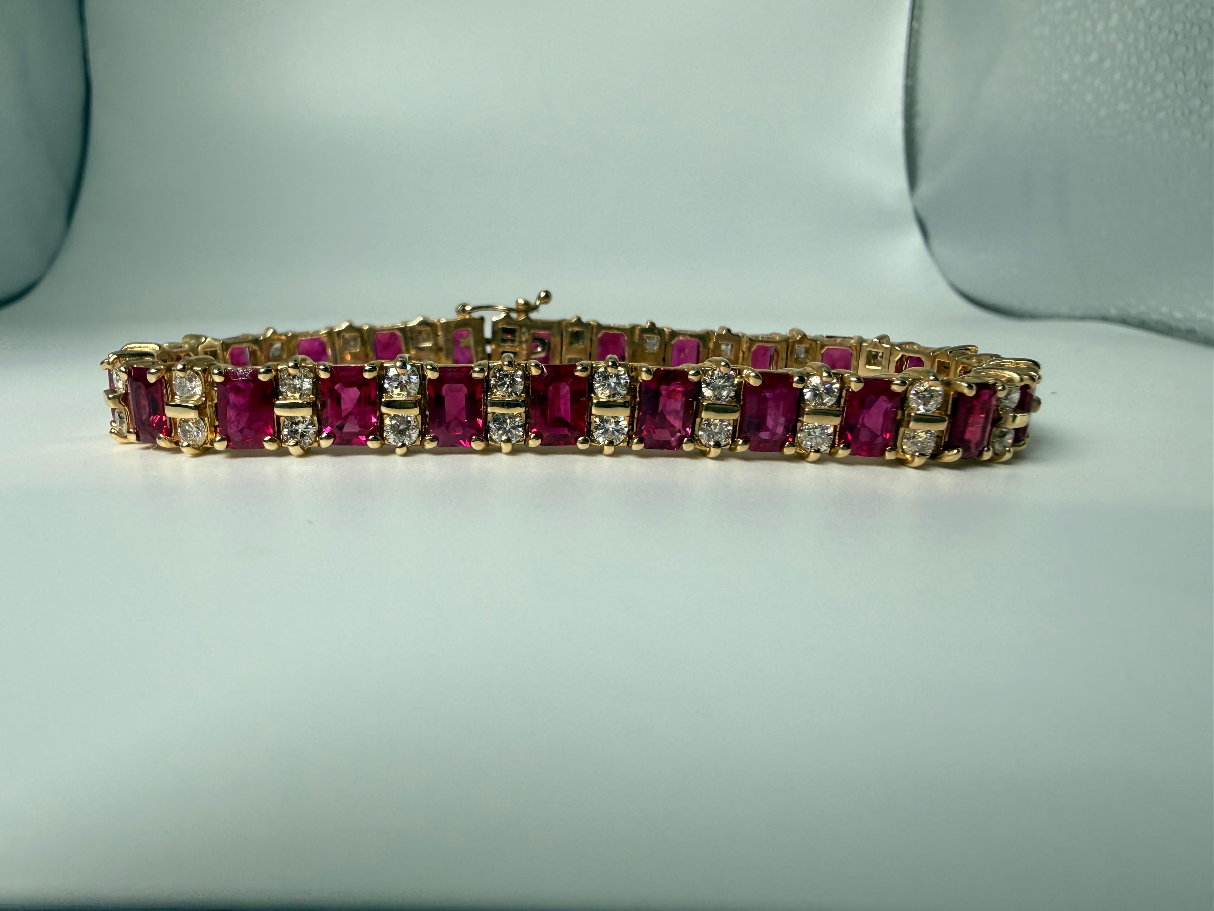 Pulsera perfecta de rubíes y diamantes estilo tenis de oro de 14 quilates en Nuevo estado para la venta en Jupiter, FL