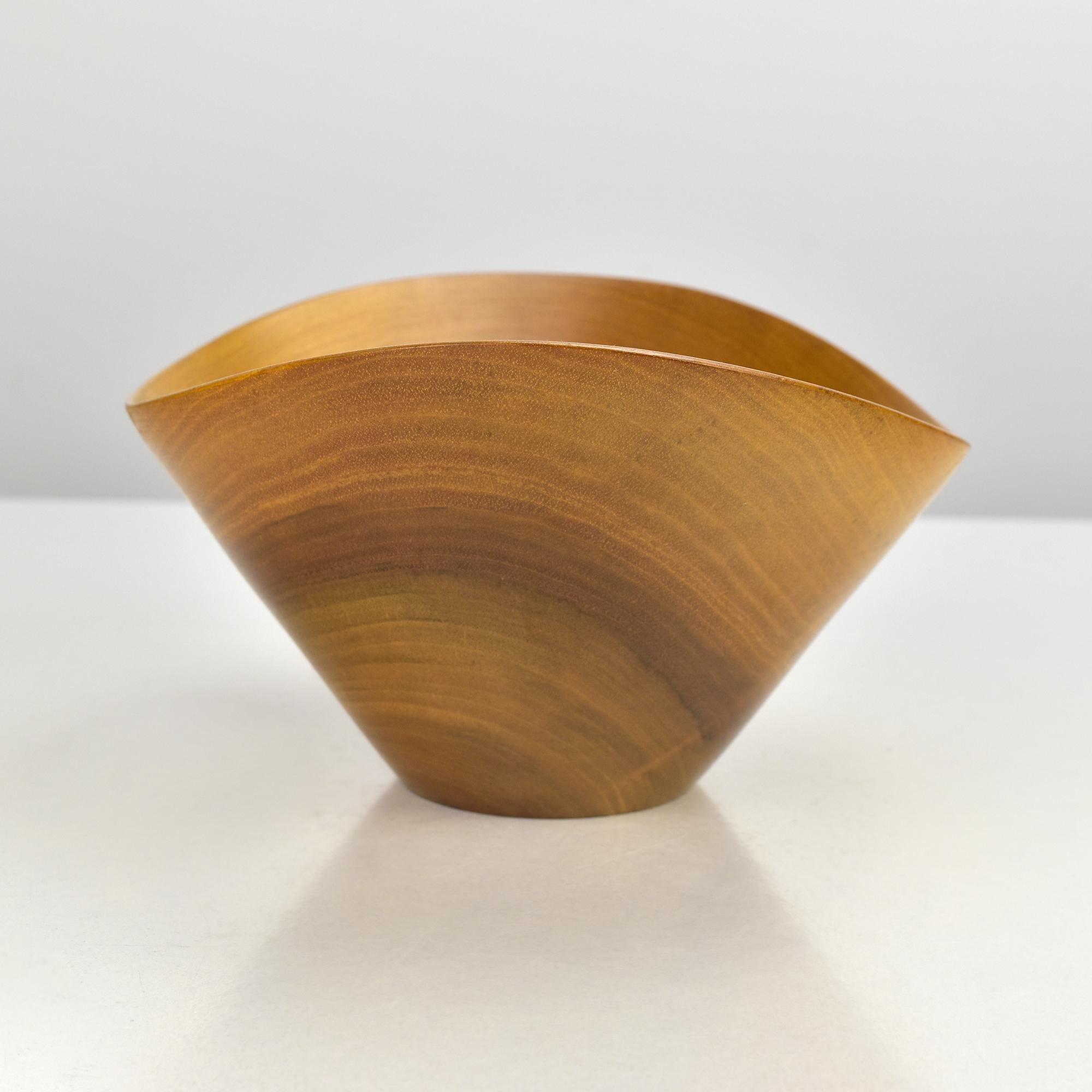 Mid-Century moderno Ciotola per spuntini in legno di Wood dalla forma perfetta, piatto in stile Mid Century Modern di Carl Auböck in vendita