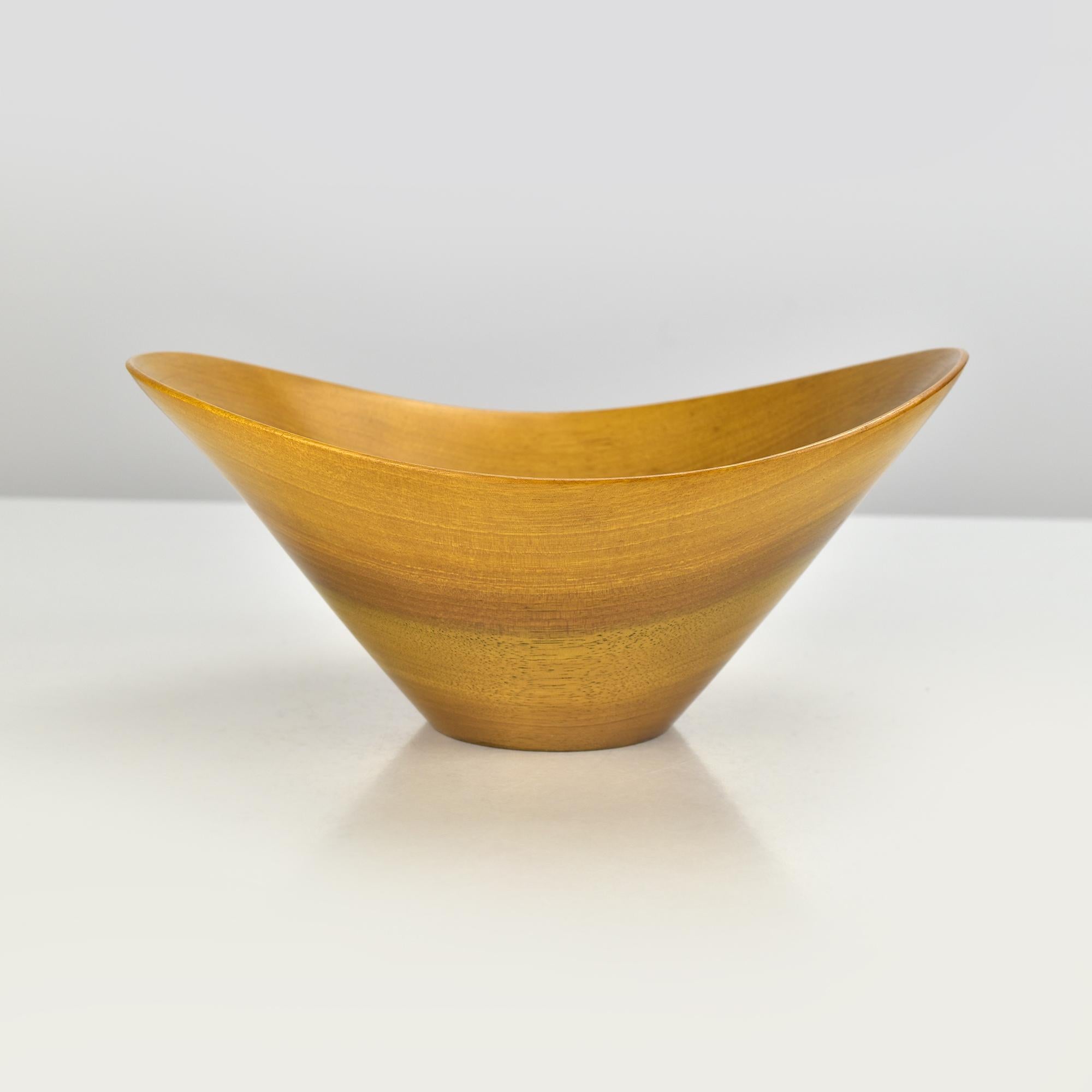 Austriaco Ciotola per spuntini in legno di Wood dalla forma perfetta, piatto in stile Mid Century Modern di Carl Auböck in vendita