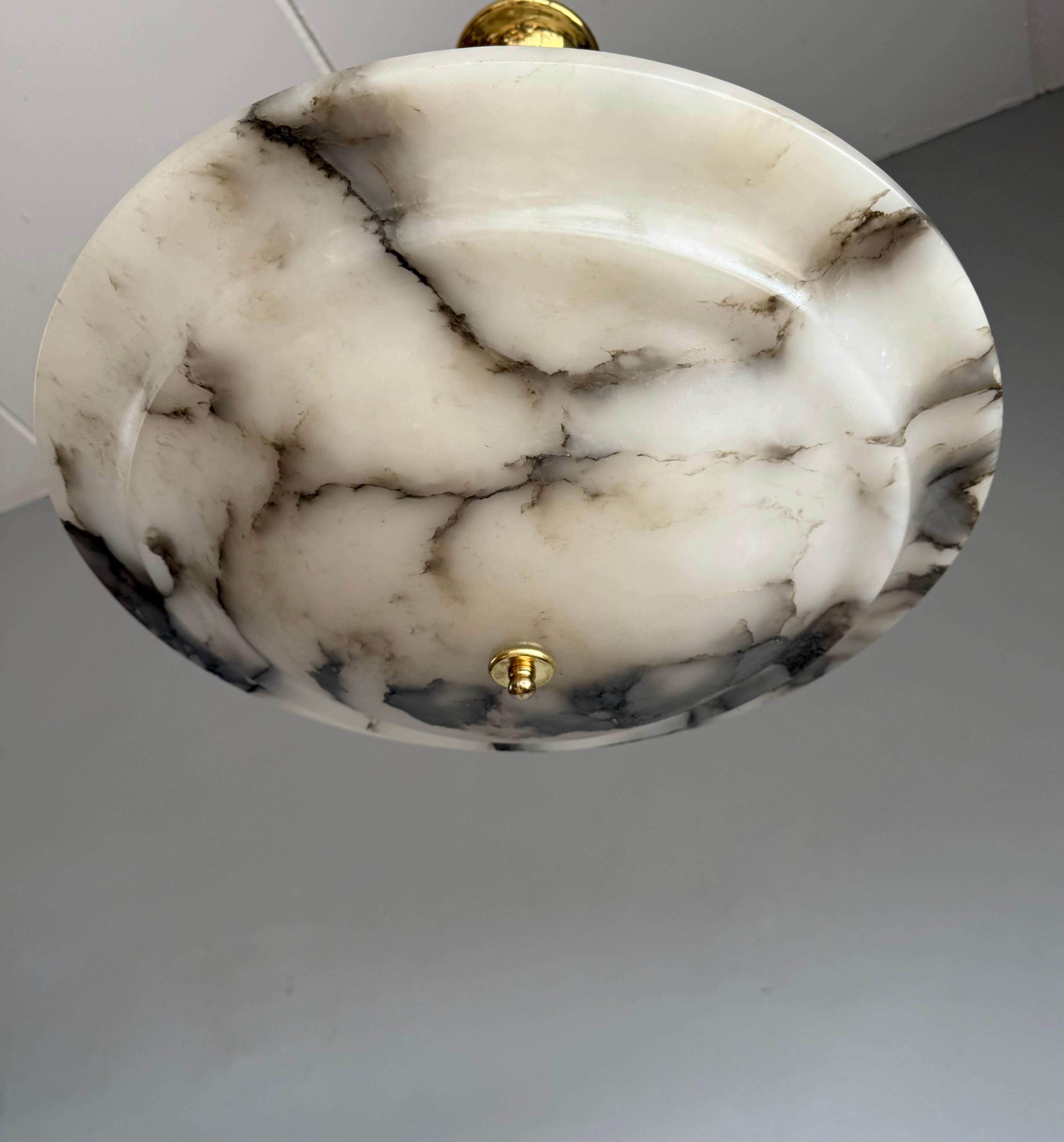 Dimensioni perfette  Ciondolo Art Deco con paralume in alabastro e stelo in bronzo, anni '20 in vendita 3