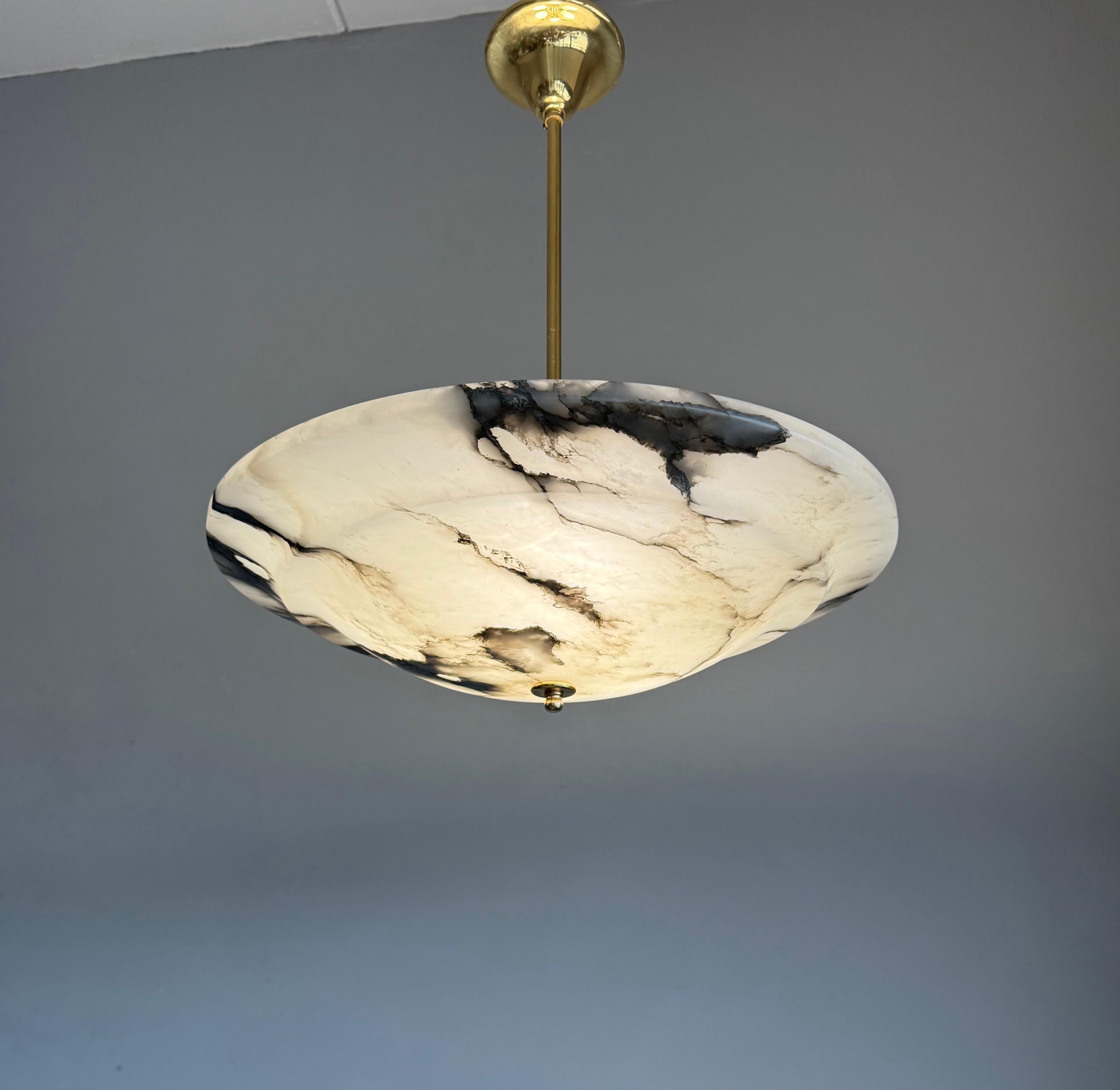 Dimensioni perfette  Ciondolo Art Deco con paralume in alabastro e stelo in bronzo, anni '20 in vendita 7