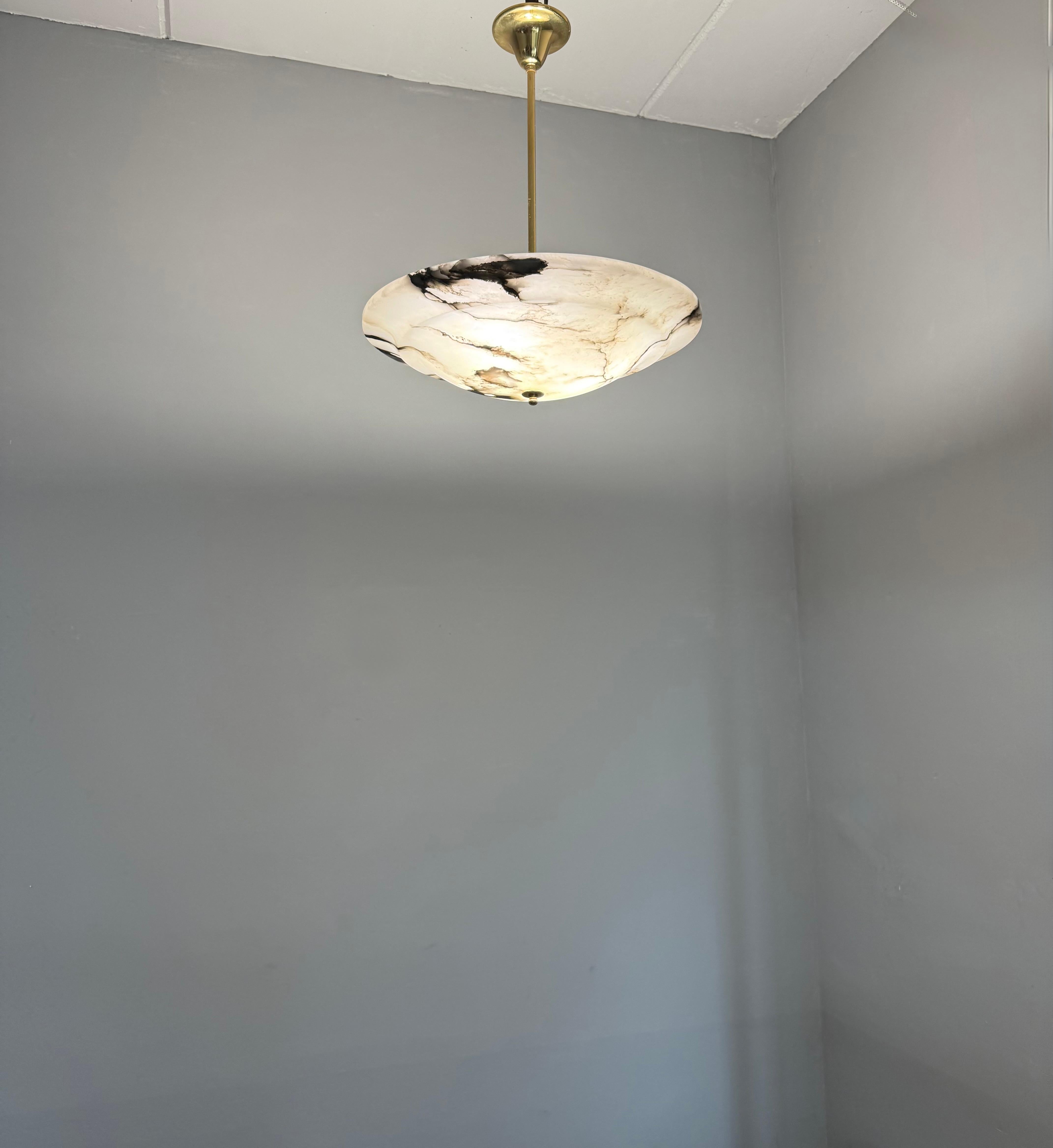 Dimensioni perfette  Ciondolo Art Deco con paralume in alabastro e stelo in bronzo, anni '20 in vendita 10