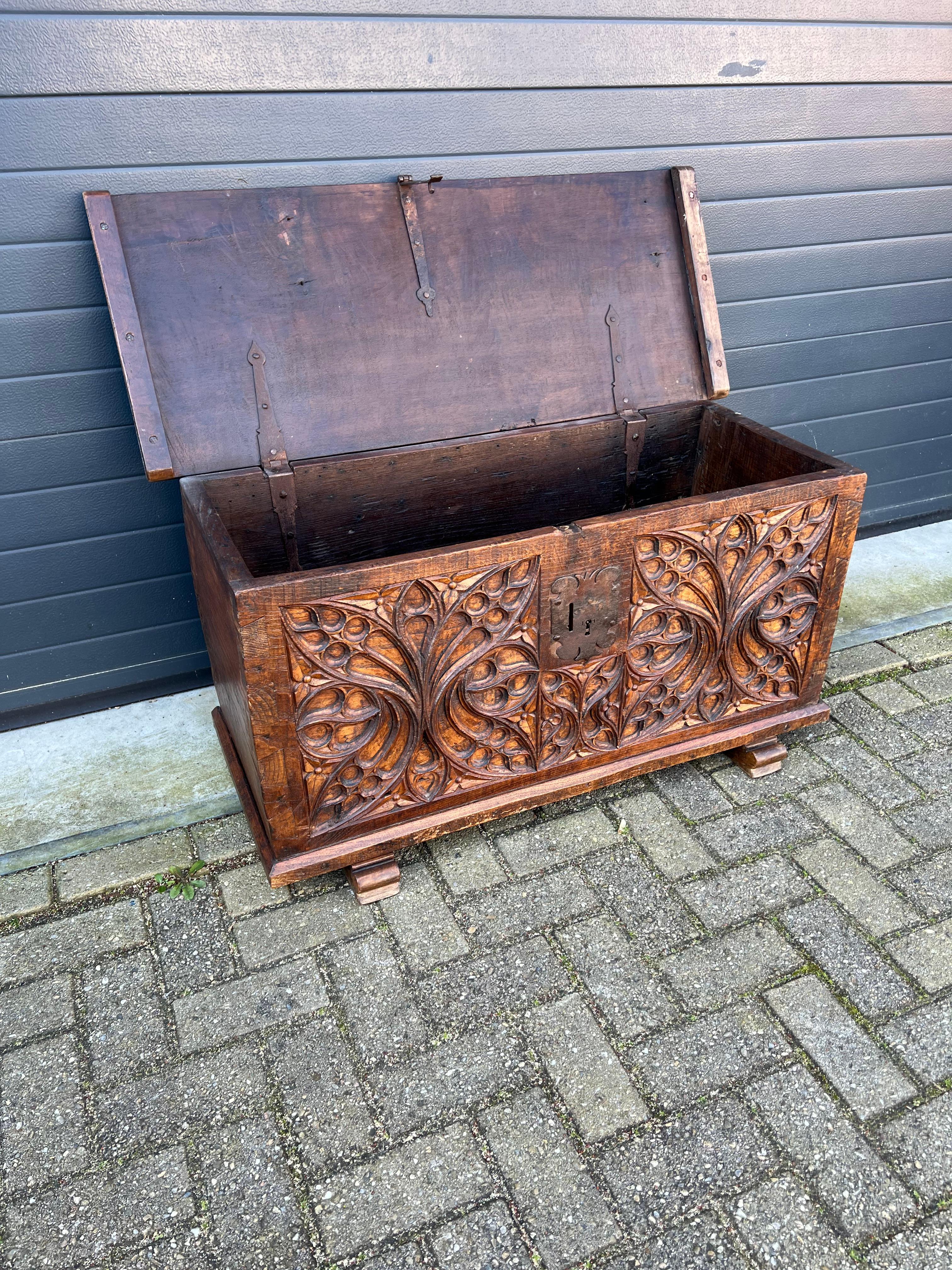 Stunning Antique Gothic Revival Hand Carved Elm Wood Blanket Chest / Trunk 1750 For Sale 5