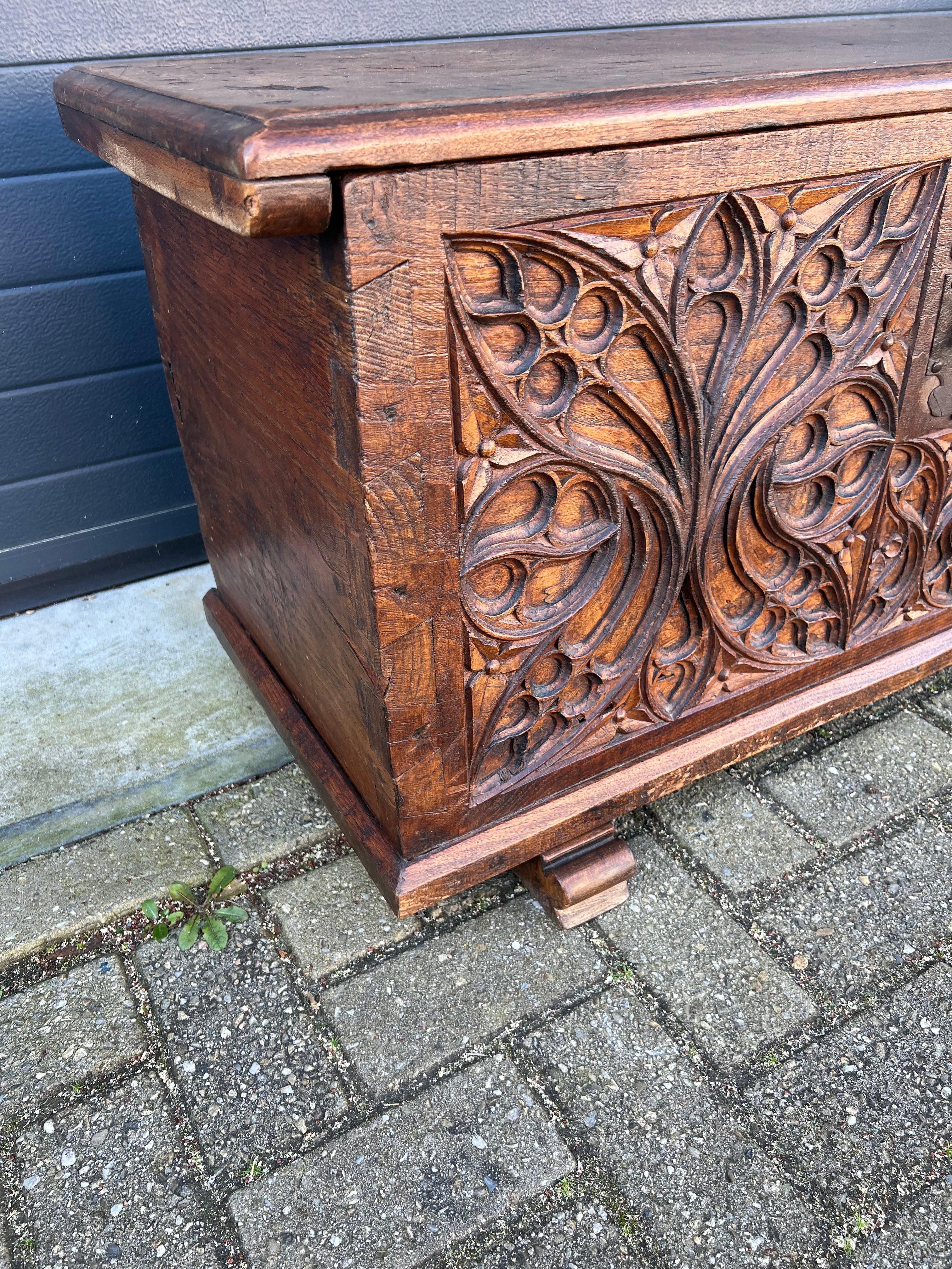 Stunning Antique Gothic Revival Hand Carved Elm Wood Blanket Chest / Trunk 1750 For Sale 9