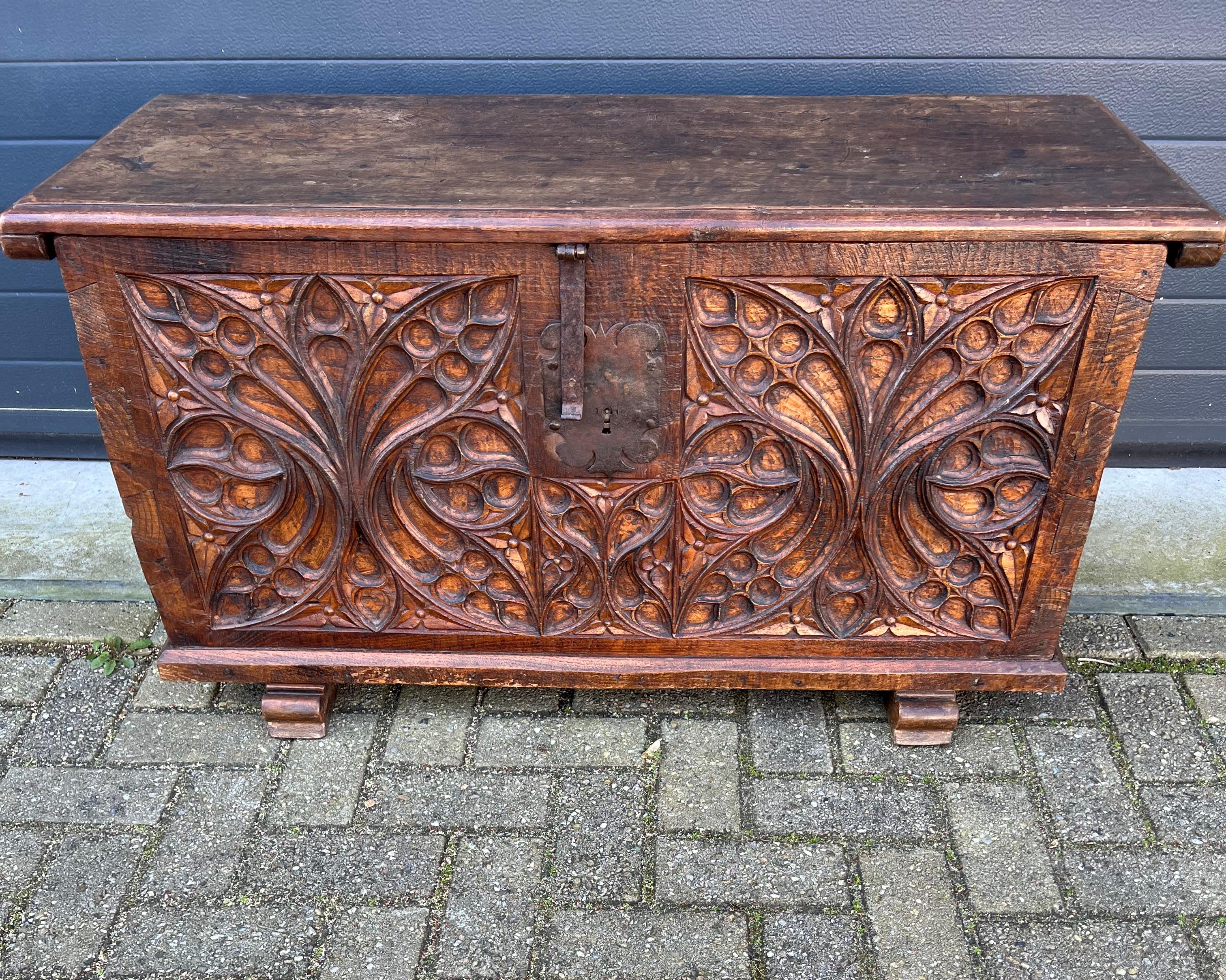 Great looking and patina antique Gothic trunk, made of solid elmwood.

This impressive looking and practical size chest shows a number of deep and beautiful, hand carved Gothic elements in the front panel. Inside the pure Gothic front also is the