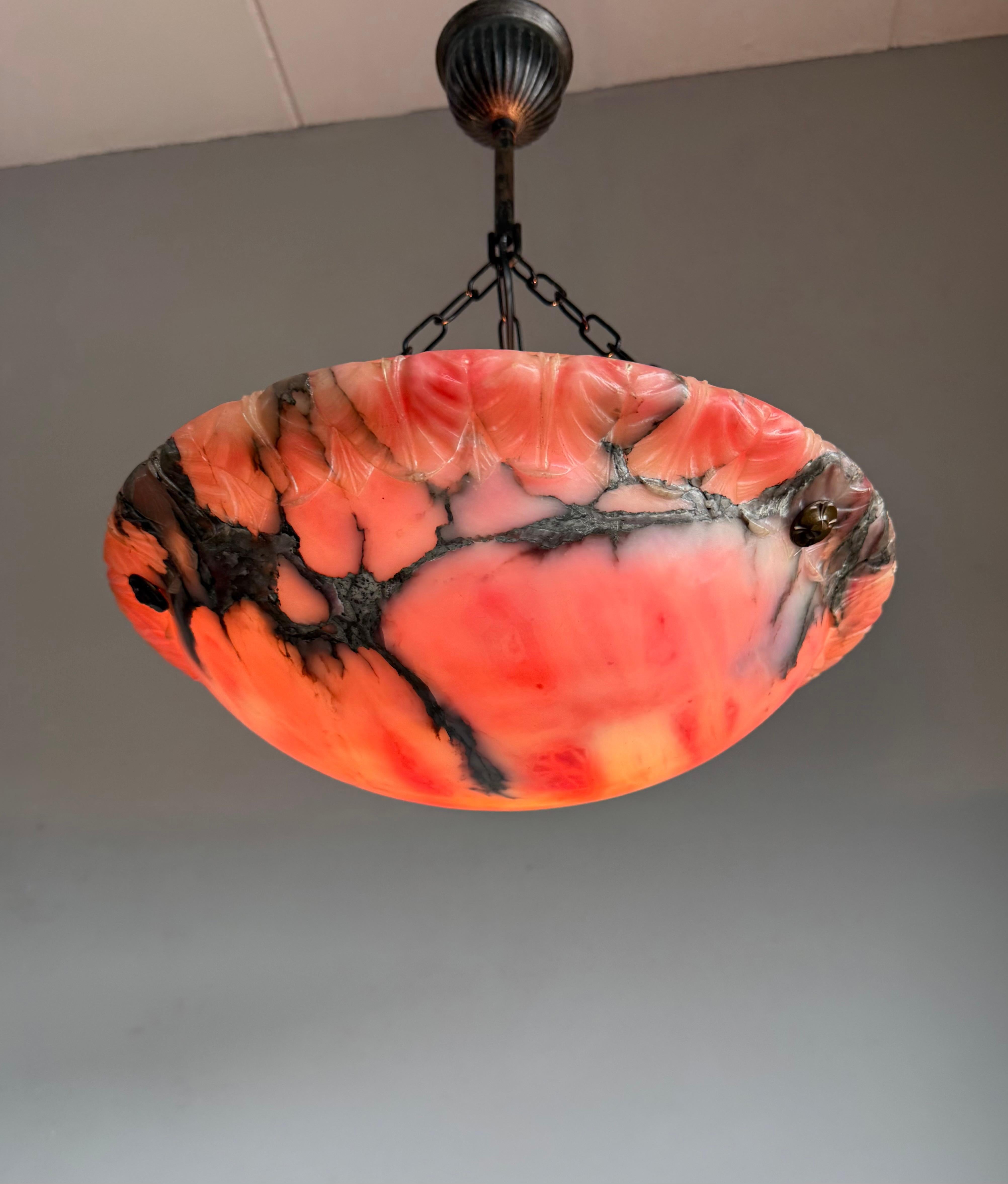 Perfekte Größe & perfekt ausbalancierte antike Alabaster Pendelleuchte / Kronleuchter (Arts and Crafts) im Angebot