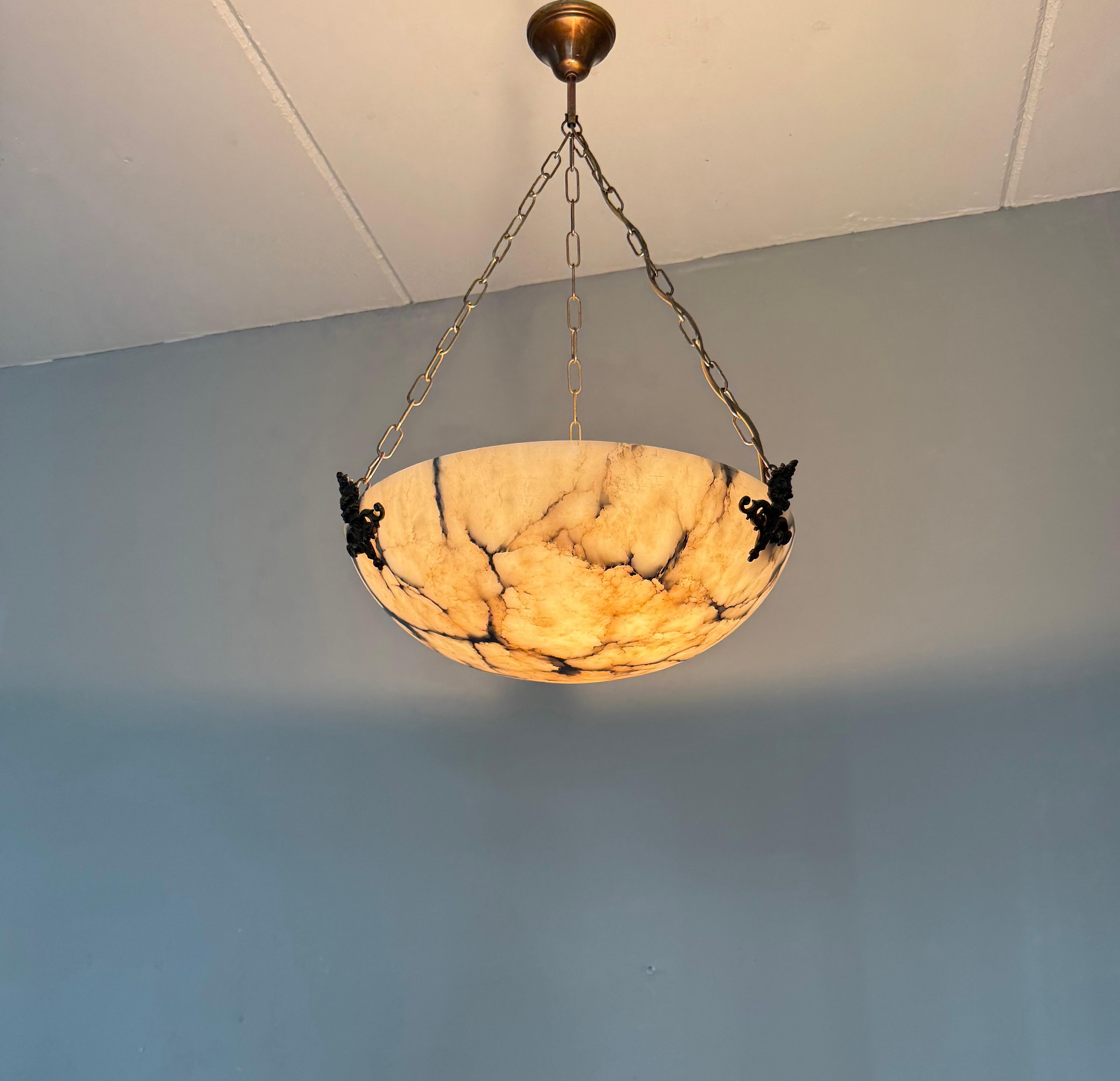 Dimensioni perfette, lampadario a sospensione in alabastro antico bianco e nero senza tempo e senza menta in vendita 8