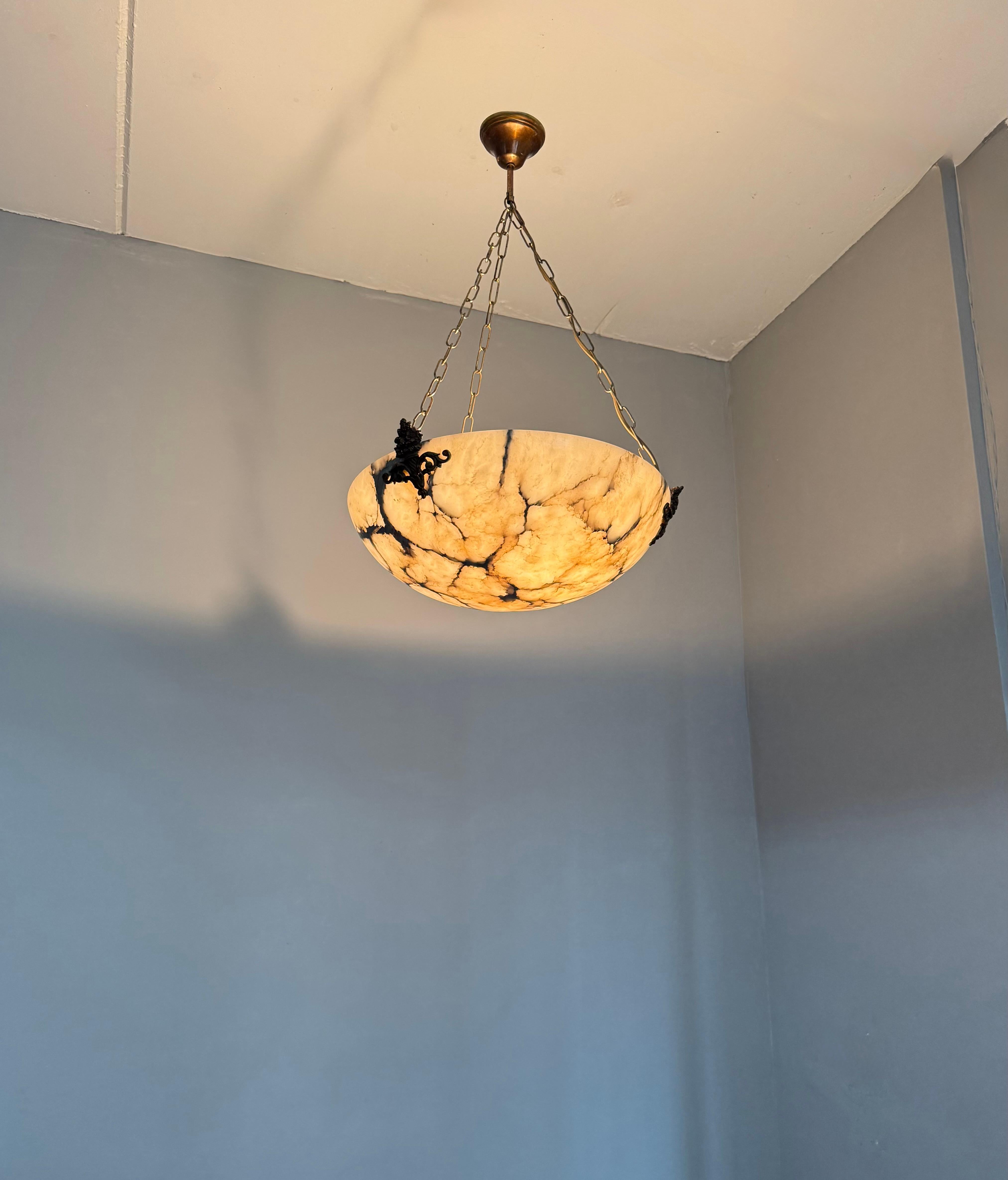 Dimensioni perfette, lampadario a sospensione in alabastro antico bianco e nero senza tempo e senza menta in vendita 11