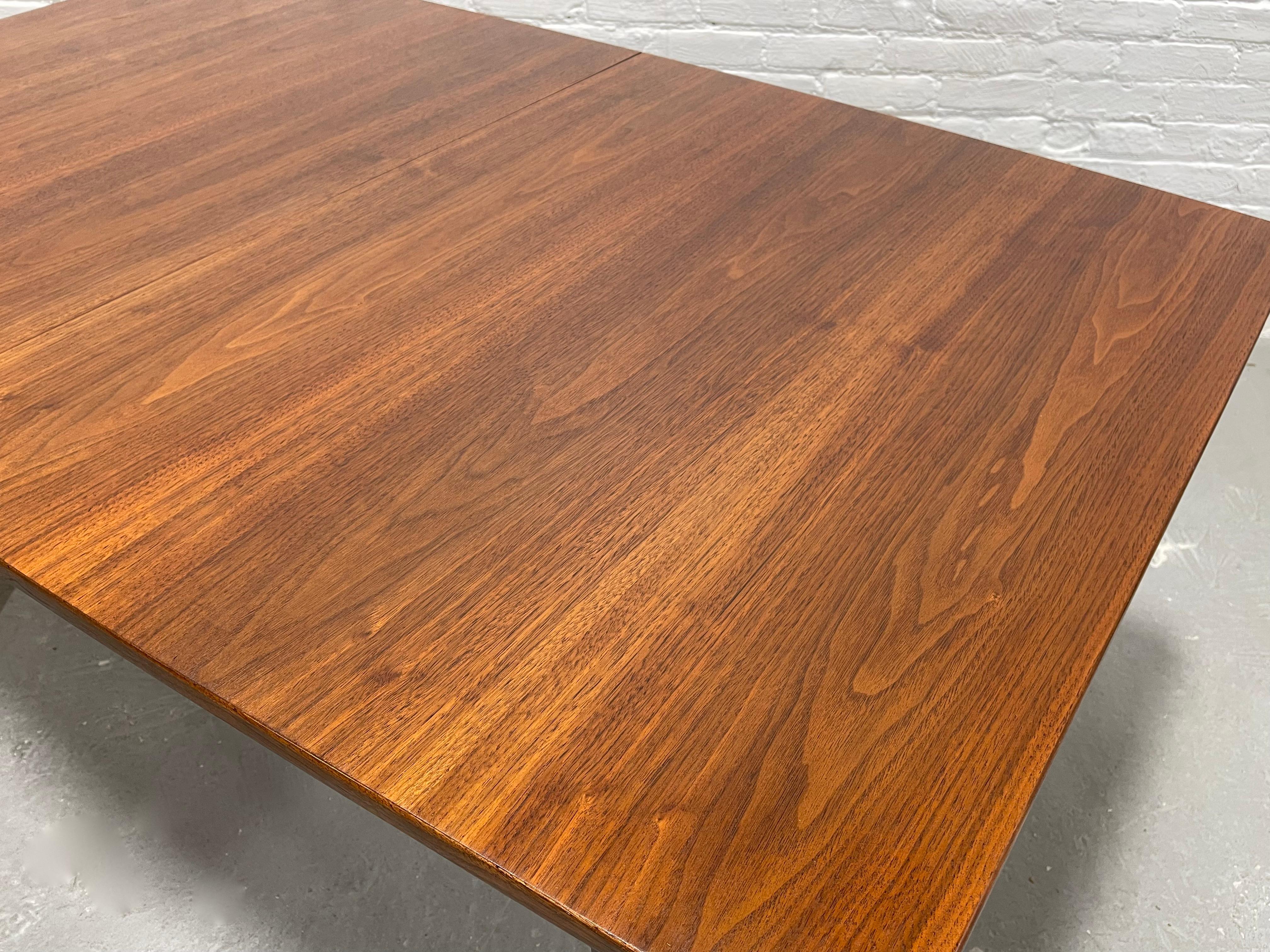 Perfect Size WALNUT Mid Century Modern DINING TABLE, c. 1960's In Good Condition For Sale In Weehawken, NJ