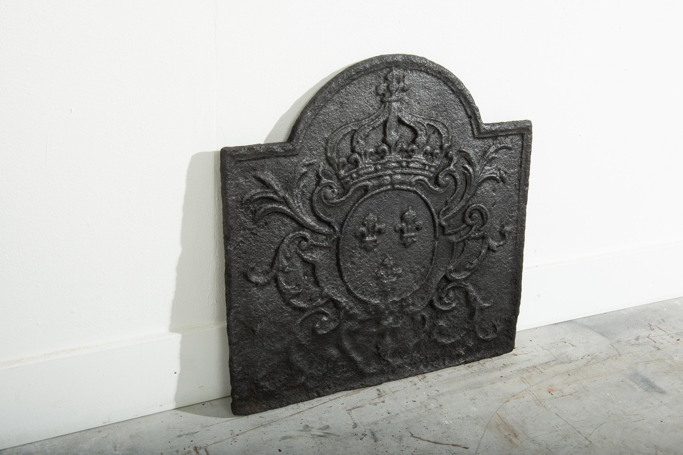 Moulage Plaque de cheminée antique de taille parfaite en vente
