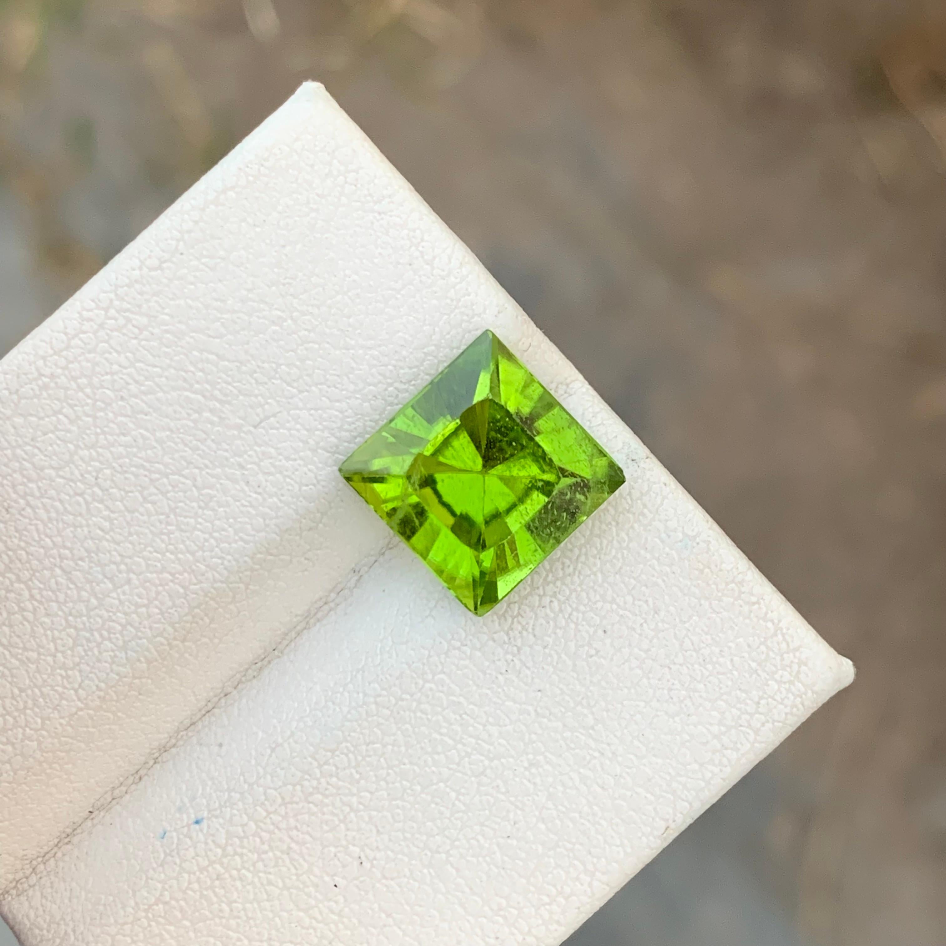 Arts and Crafts Perfect Square 7.00 Carats Apple Green Peridot Gem For Jewellery Making  For Sale