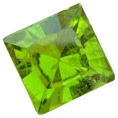Perfect Square 7.00 Carats Apple Green Peridot Gem For Jewellery Making 