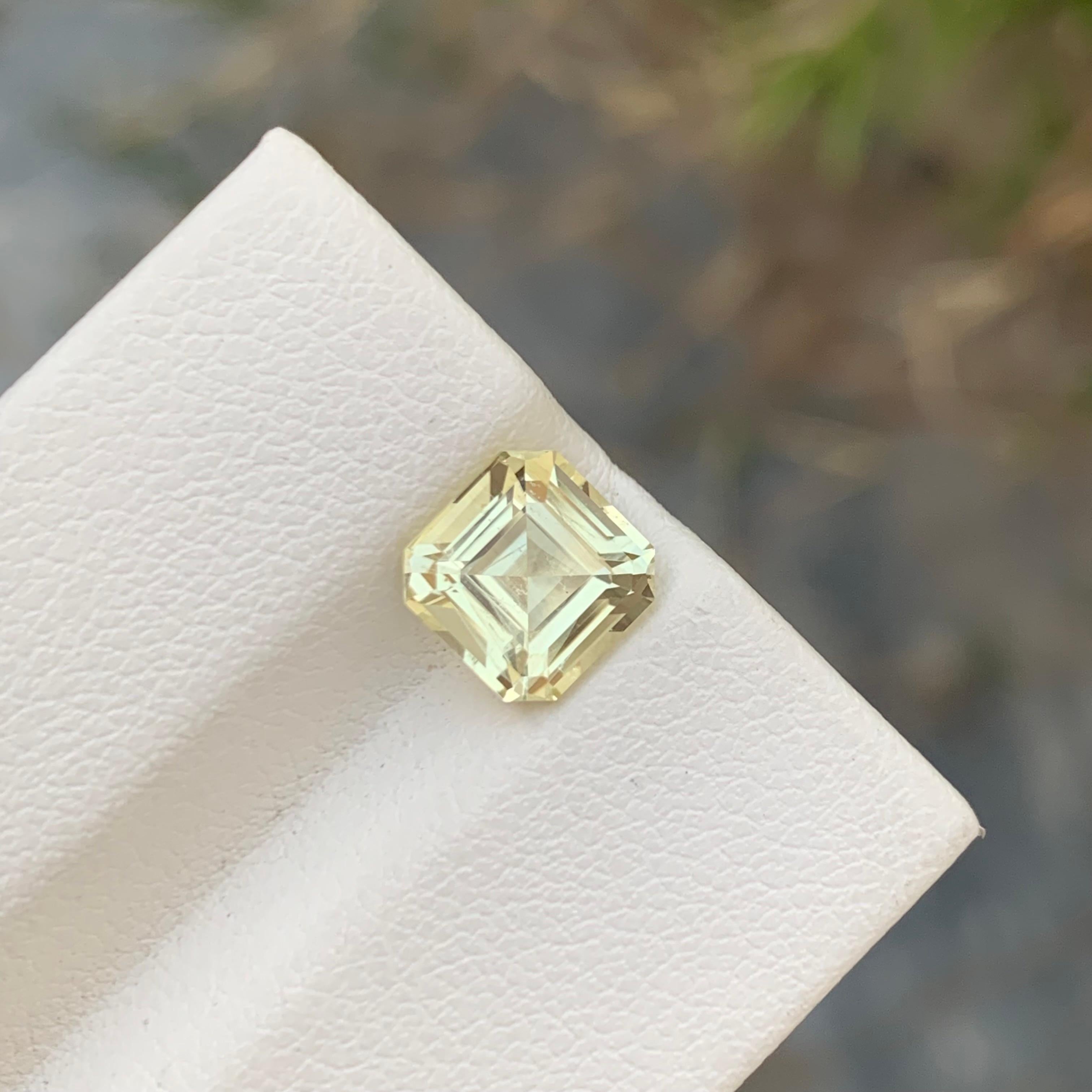 Perfect Square Shape 1.80 Carats Light Yellow Heliodor Beryl From Brazil  For Sale 2