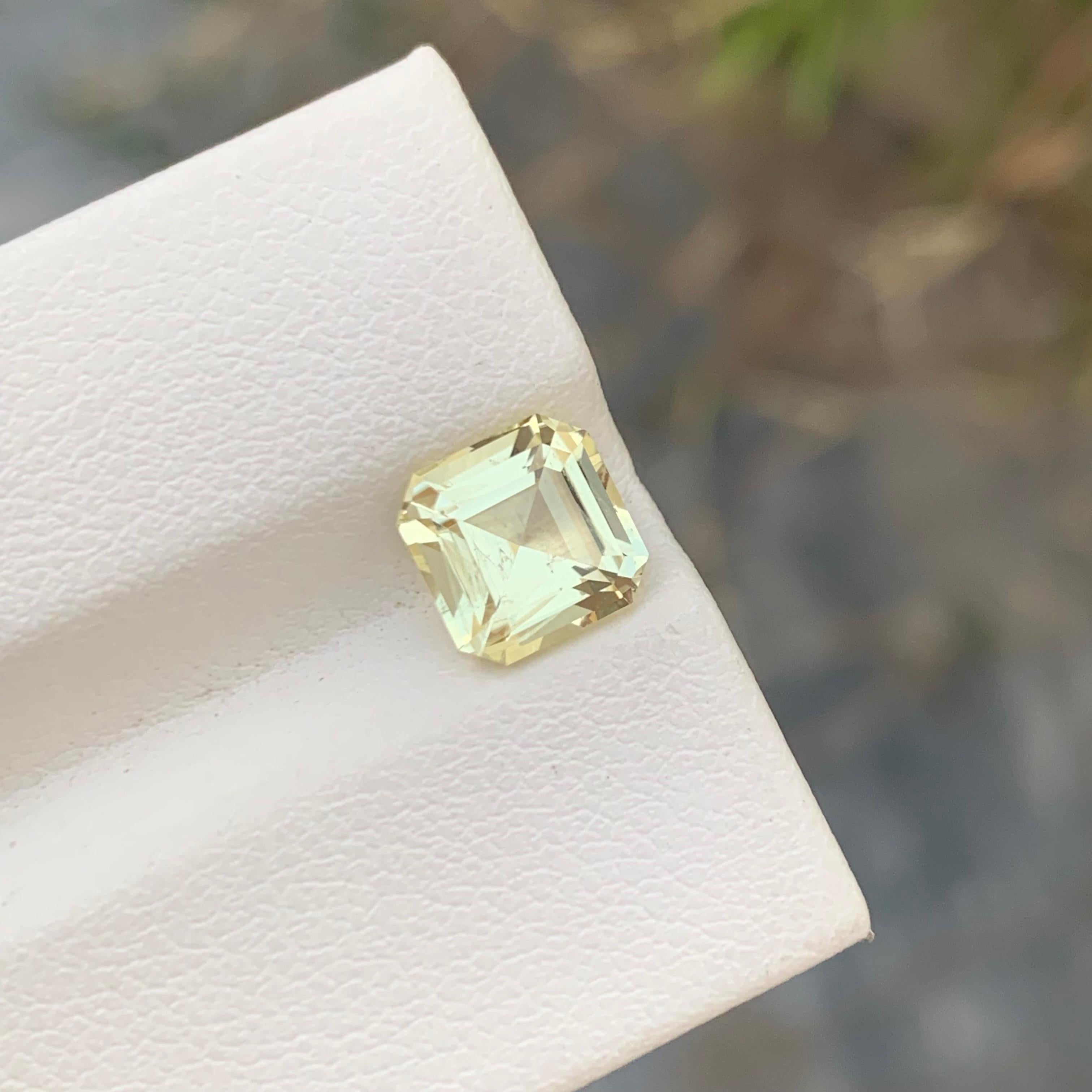 Perfect Square Shape 1.80 Carats Light Yellow Heliodor Beryl From Brazil  For Sale 3