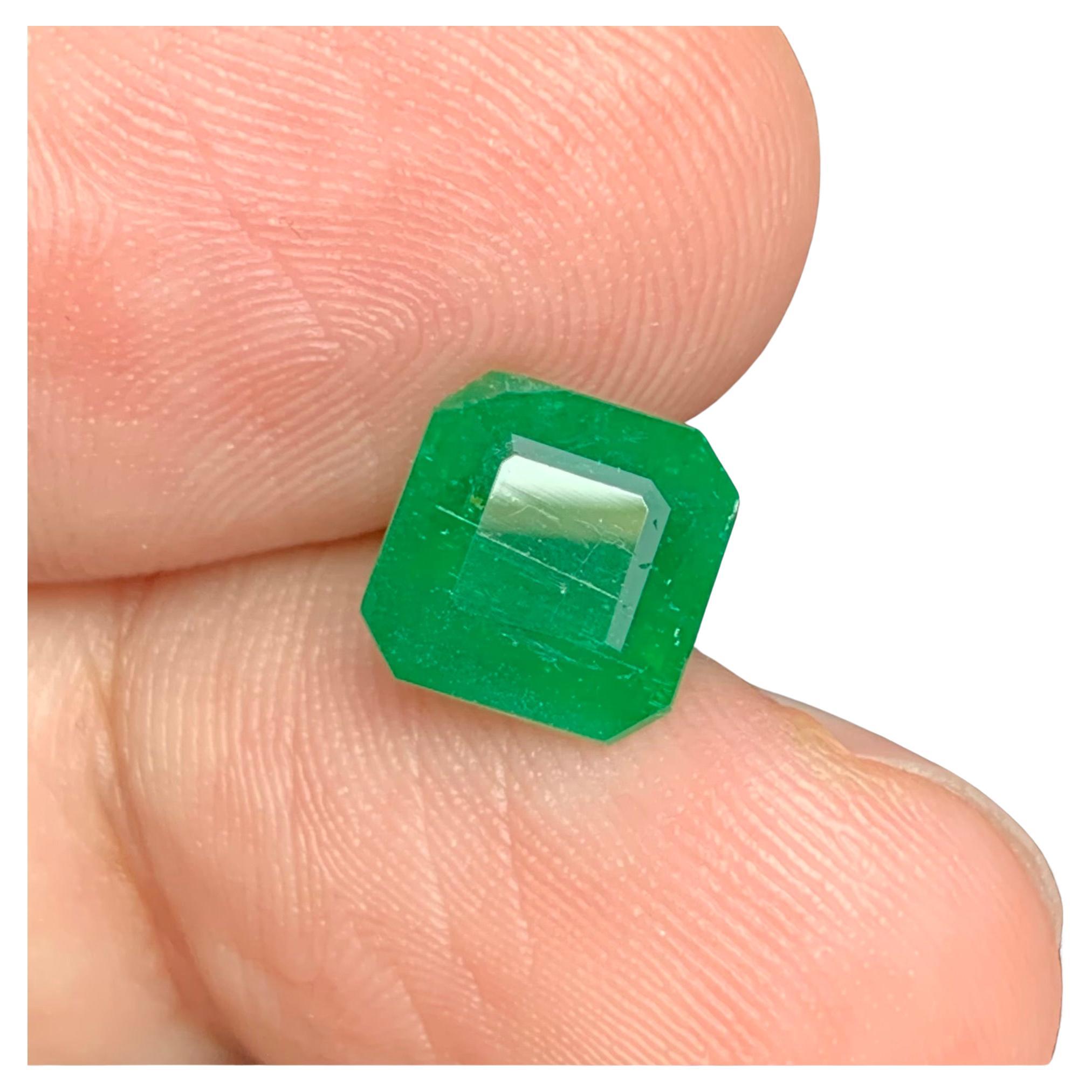 Perfect Square Shape Natural 2.30 Carat Loose Emerald From Swat Mine  For Sale