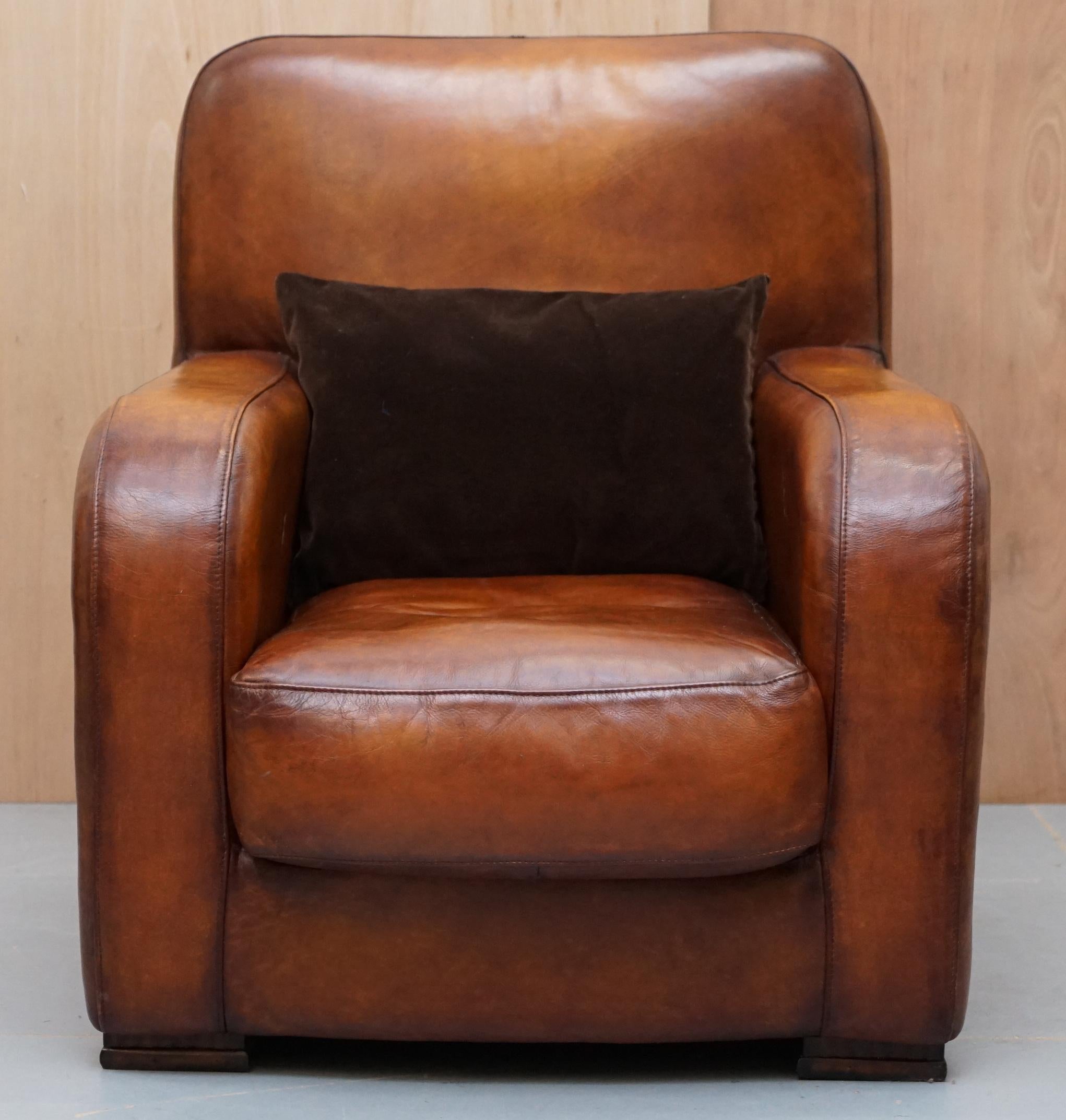 We are delighted to offer for sale this lovely exceptionally comfortable Tetrad Totnes brown leather armchair with lumbar cushion

This is one of my favourite modern armchairs, the style fits in with any setting, its exceptionally comfortable,