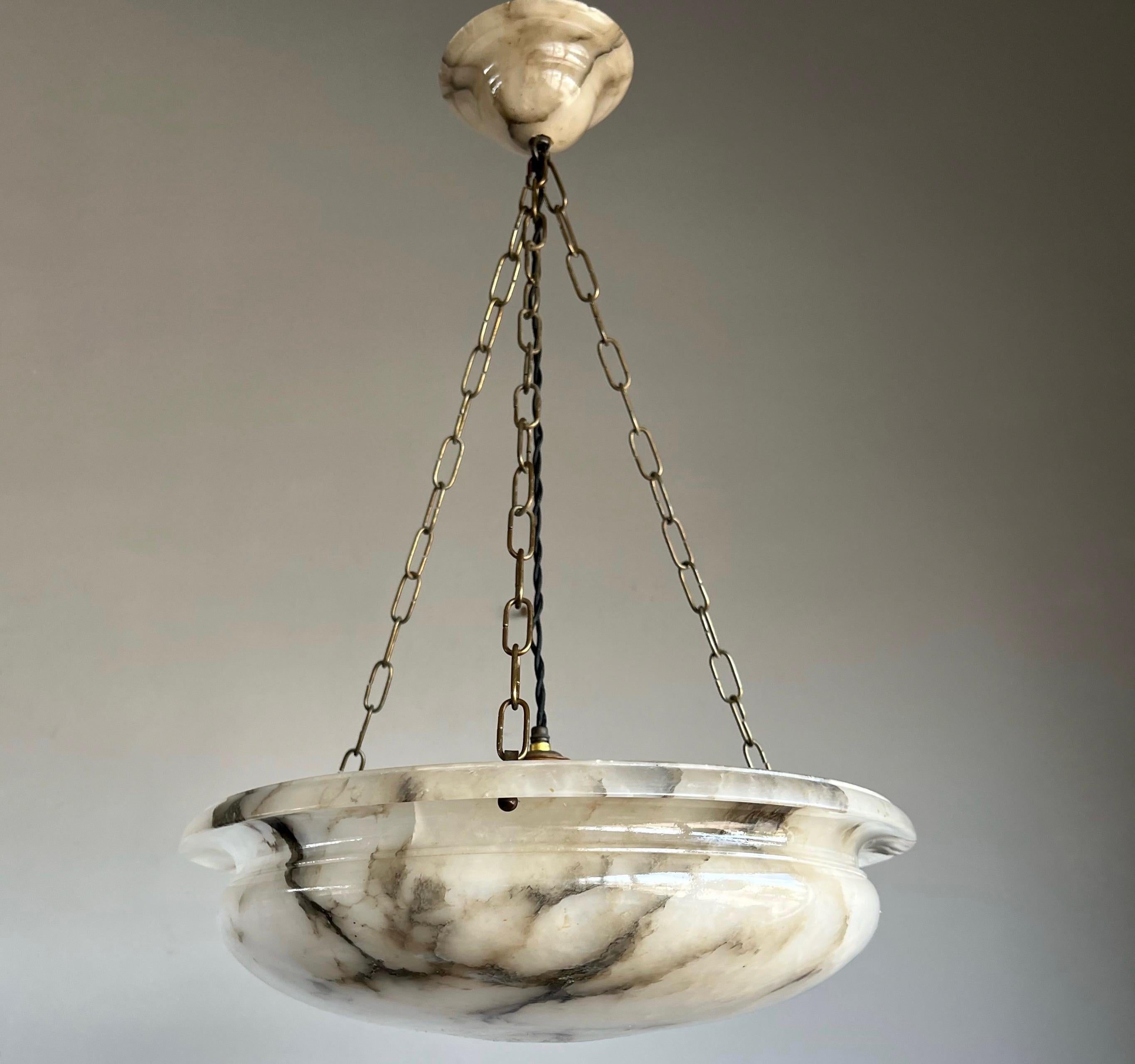 Stunning and the ideal size 17.7 inches in diameter alabaster light fixture.

Thanks to its large size and timeless design this alabaster chandelier from the Arts and Crafts era is one of the most beautiful models we have seen and sold to date. We