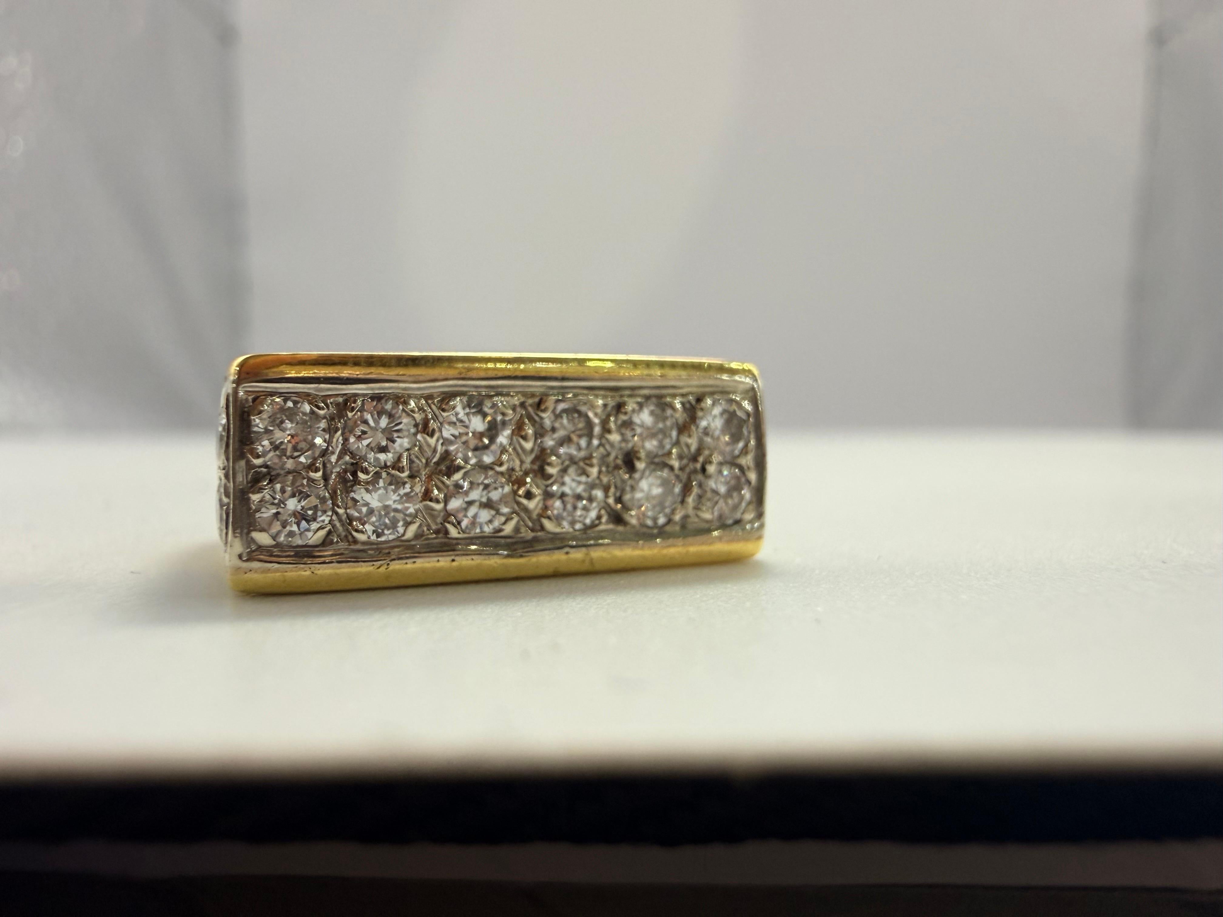 Ein sehr präzise gefertigter Diamantring, man sieht, dass alle Linien und Diamanten perfekt aufgereiht sind. Hergestellt in 14KT Gelbgold in geometrischen modernen Stil, in 14KT Gelbgold mit 1 Karat Diamanten VS-SI Klarheit und F-G Farbe