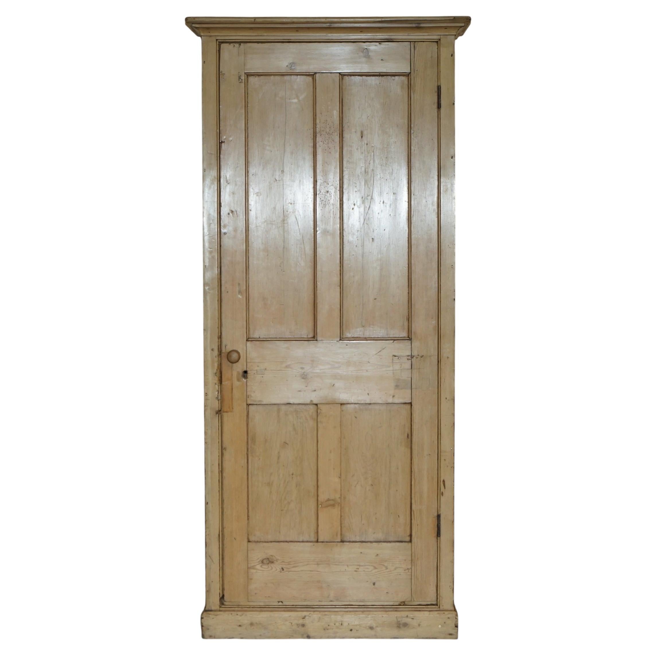 PERFECTLY FORMED ANTiQUE VICTORIAN 1880 PANELLED PINE HOUSEKEEPERS CUPBOARD For Sale