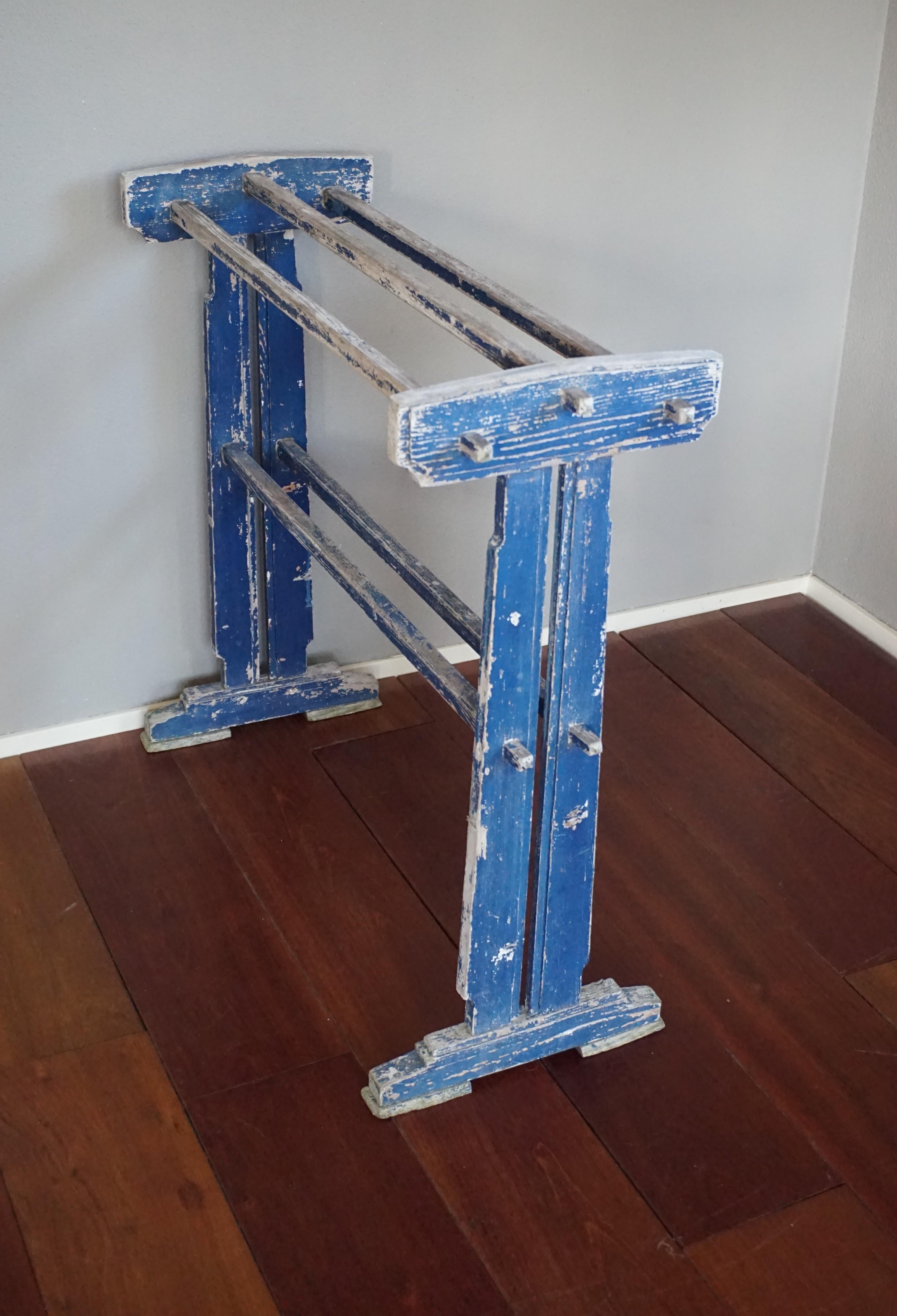 Perfectly Original, Time Worn and Blue Painted Art Deco Towel or Painting Rack In Good Condition For Sale In Lisse, NL