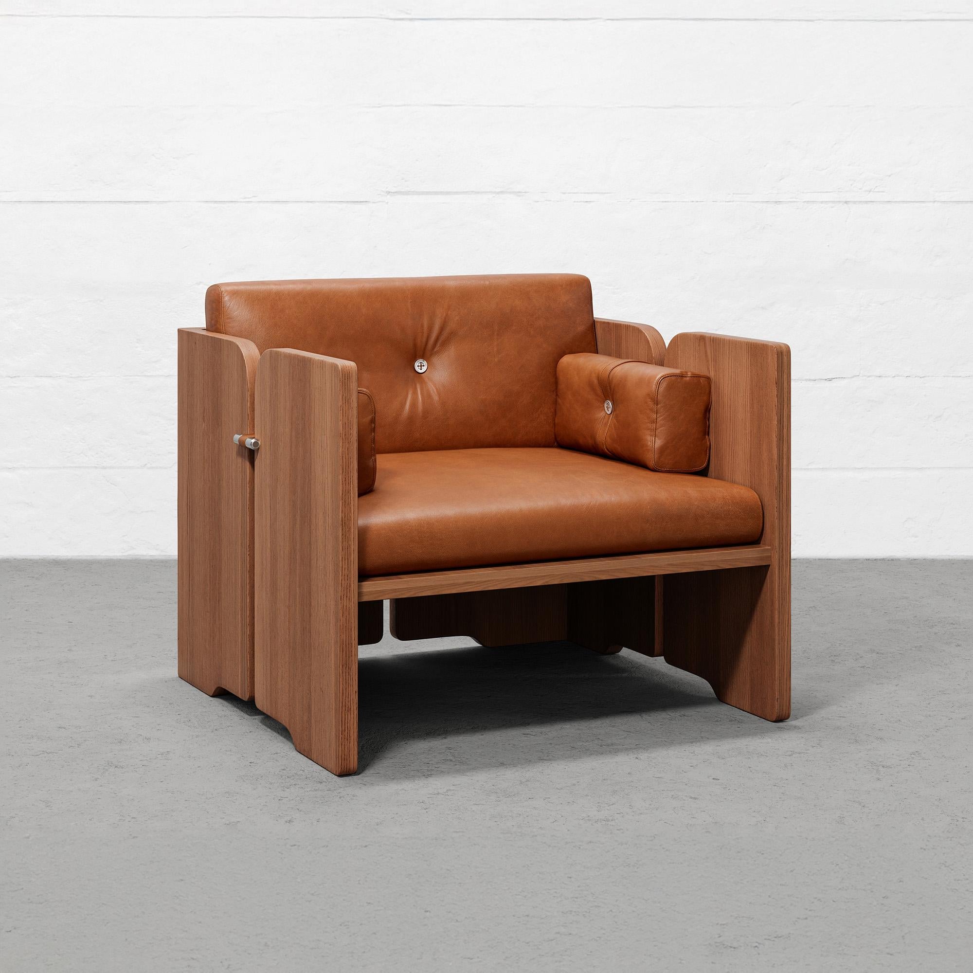 Chaise longue Perfidia 3 en cuir Nature, Wood et Steele par Estudio Andean
Dimensions : D 80 x L 84 x H 73 cm. 
MATERIAL : Acier inoxydable, bronze, bois massif et cuir.

Disponible dans les options de cuir Nature et Ébano. Personnalisations