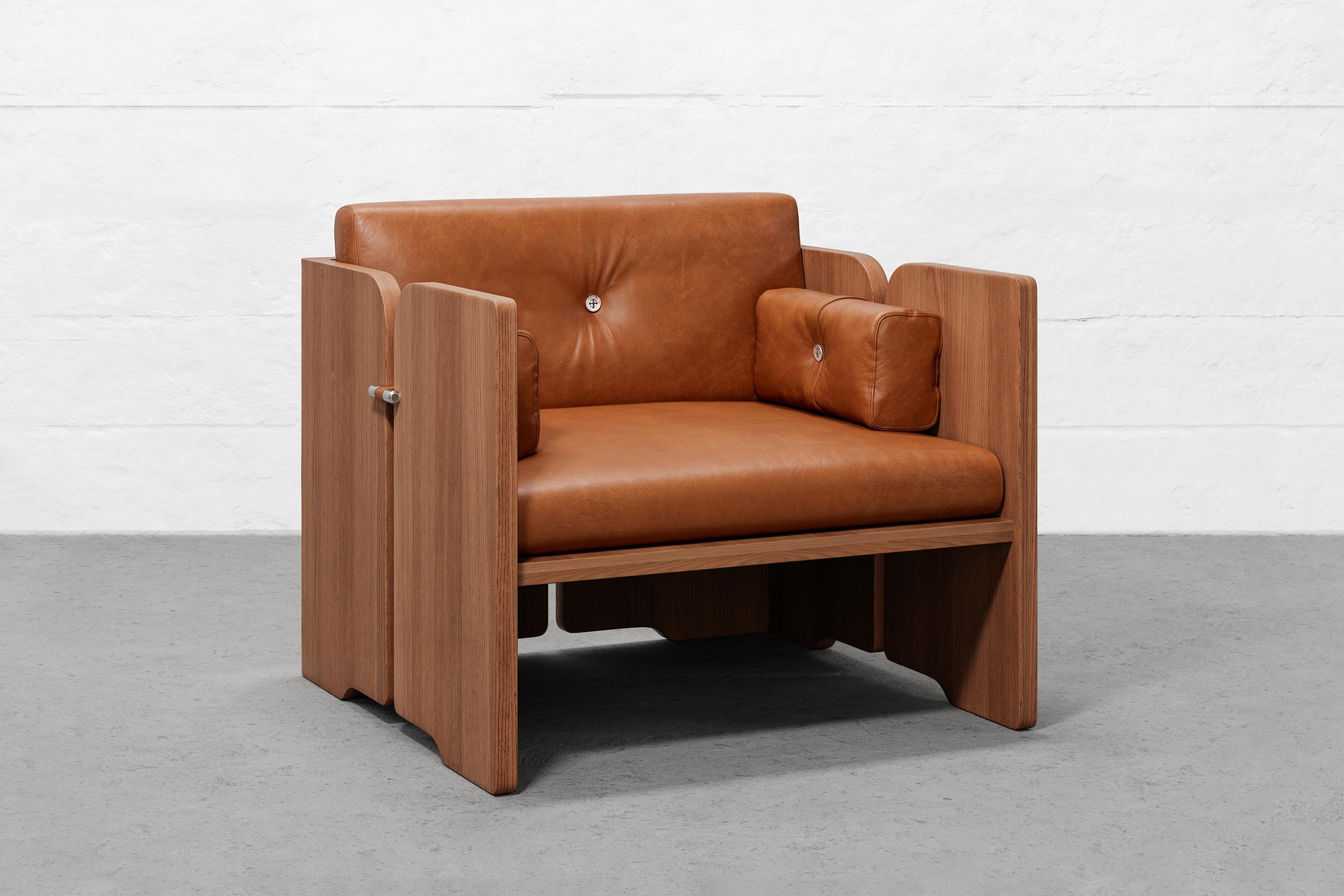 Postmoderne Chaise longue Perfidia 3 en cuir Nature, Wood et Steele par Estudio Andean en vente
