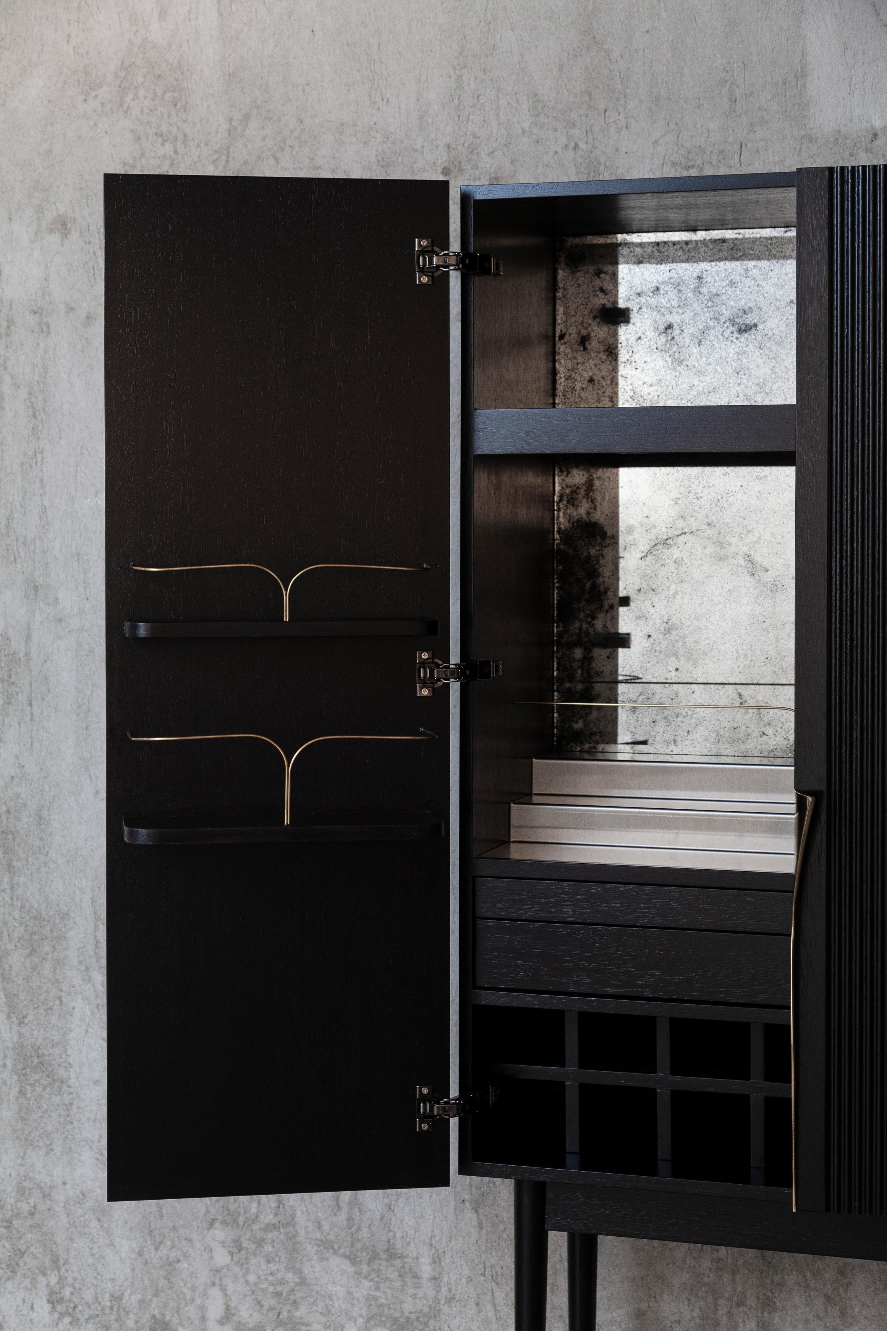Mueble Bar Perfidia en Madera Maciza con Detalles en Bronce Fundido by Estudio Andean en venta 2