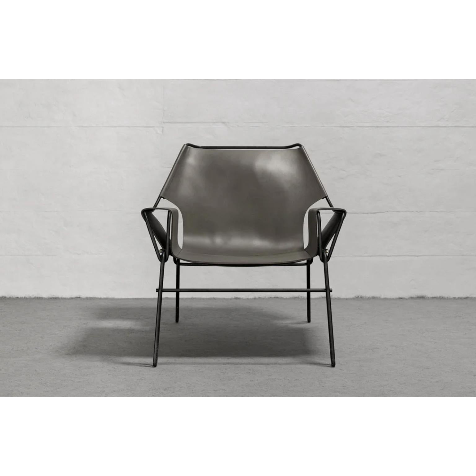 Autre Chaise longue en cuir épais Perfidio Olivo en acier noir par Estudio Andean en vente