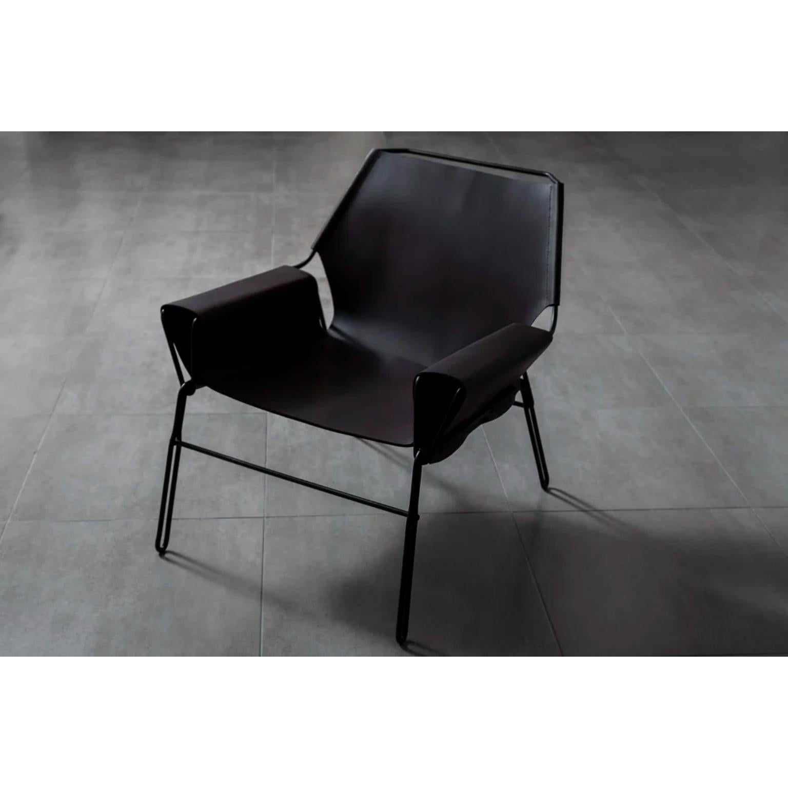 Chaise longue en cuir épais Perfidio Olivo en acier noir par Estudio Andean Neuf - En vente à Geneve, CH