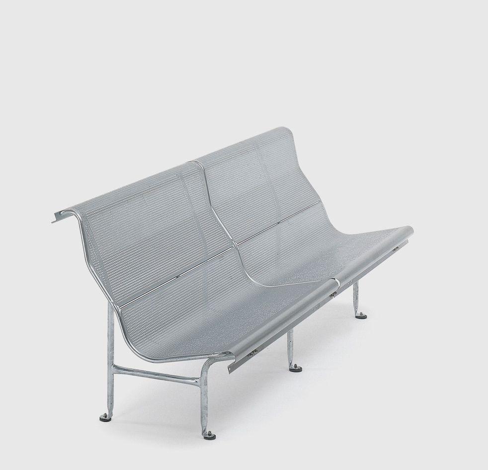 Perforano bench by Oscar Tusquets & Lluis Clotet
Dimensions: D 76 x W 123 x H 90 cm 
Materials: Slats in anodized extruded aluminum pure. Legs in cast aluminum.



The profile of this bench is taken from a bench designed by Gaudi for Güell