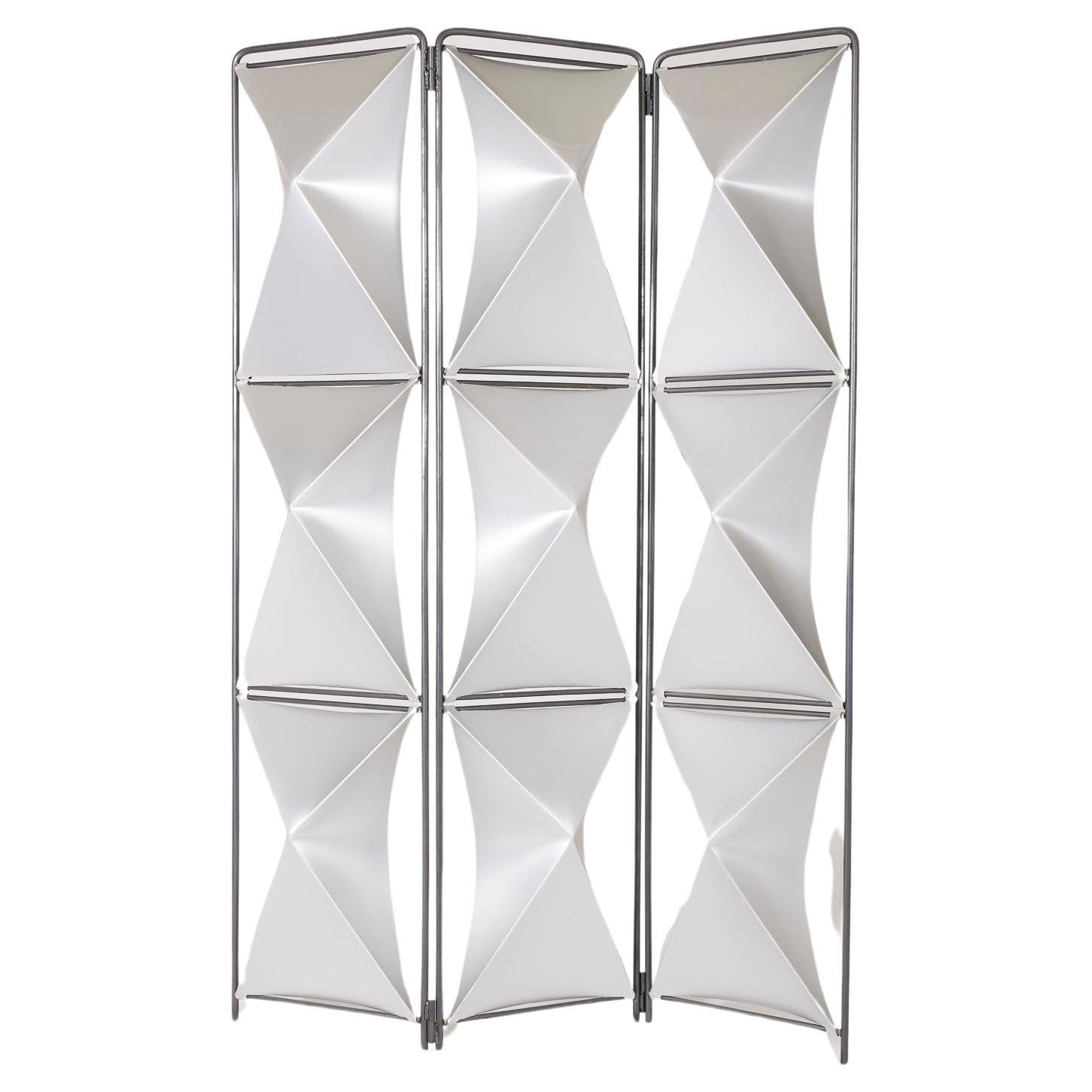Perforated aluminum folding screen. Steel structure and aluminum elements heavily inspired by the lattice panels published by Sculptural Panels in the 1970s. In perfect condition.
DV272