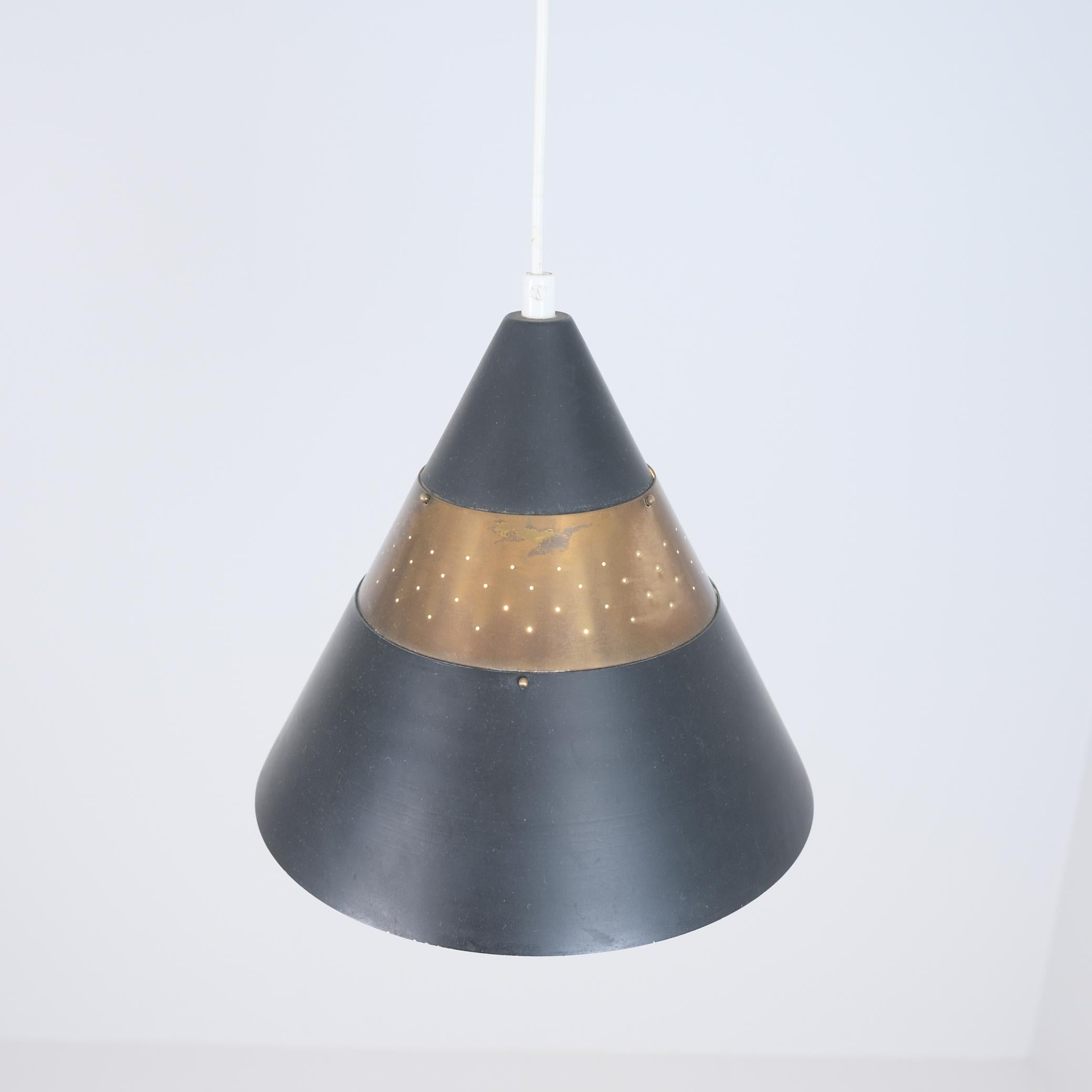 Pendentif perforé en noir et laiton, modèle 51184 par Maria Lindeman pour Idman, années 1950 Bon état - En vente à Helsinki, FI